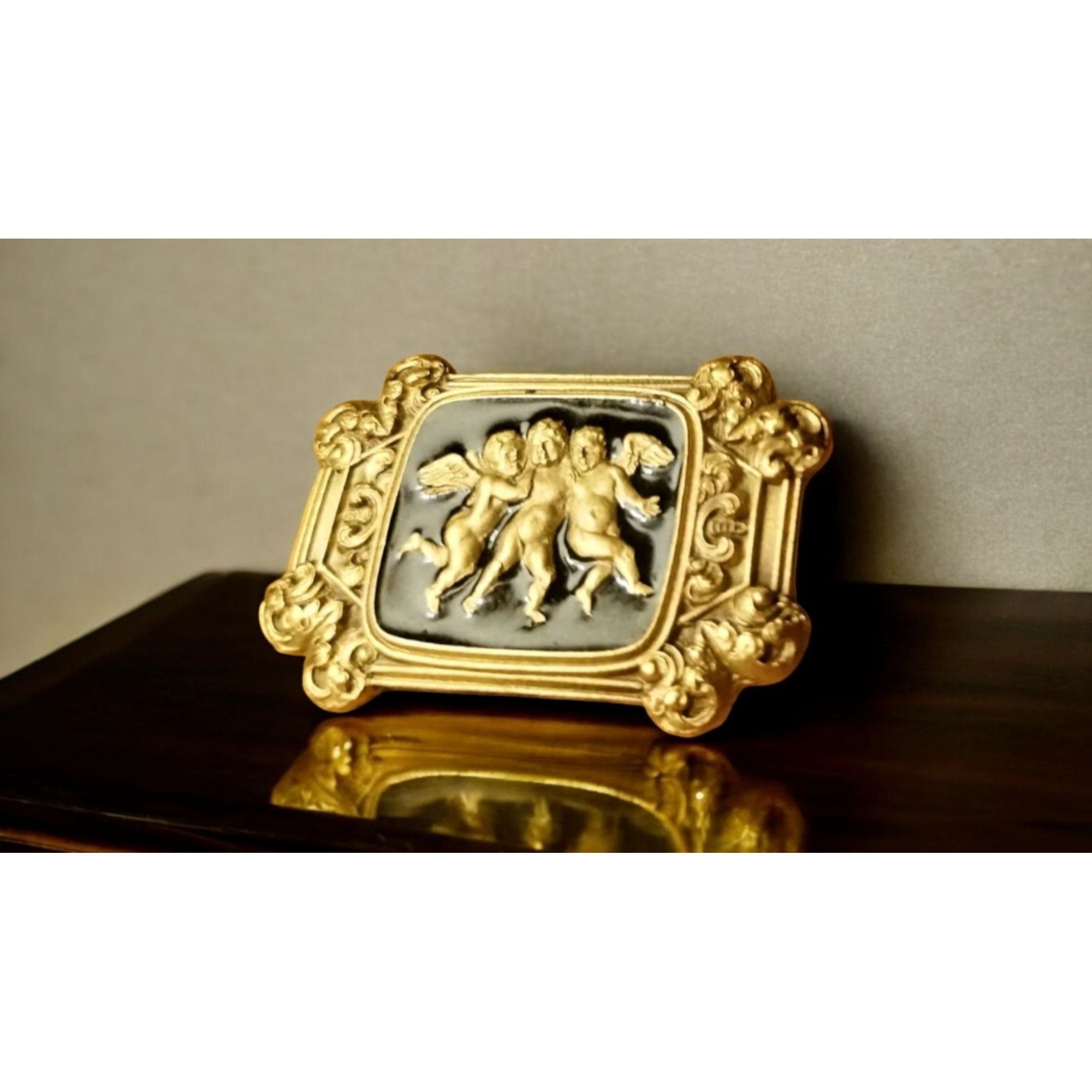 Vintage Vintage Cherub Scroll Pin Angels Black Gold Tone Signed EI B Size ONE SIZE - 1 Thumbnail