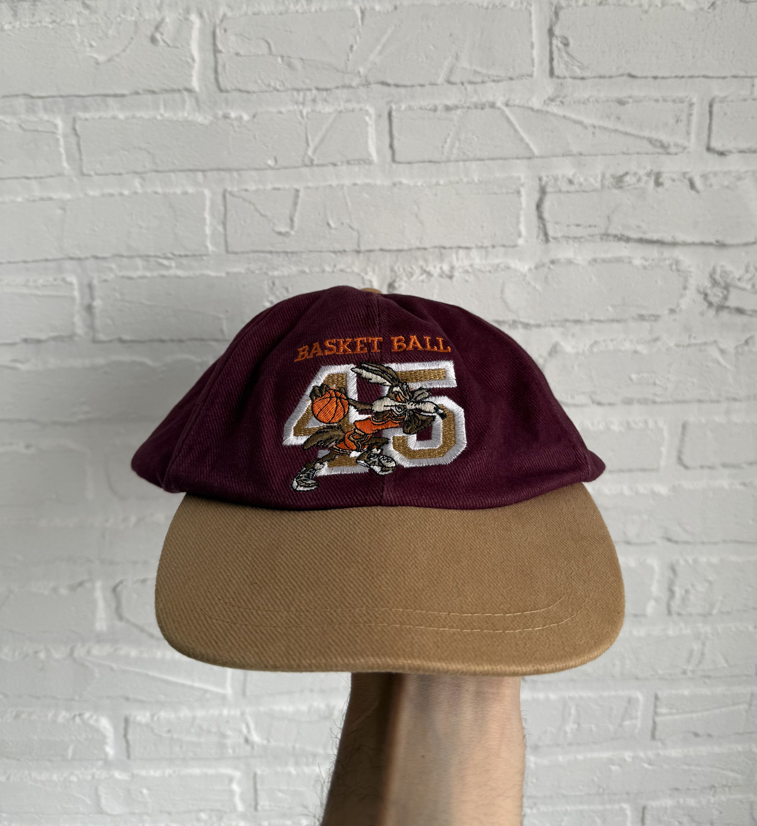 Cartoon Network × NBA × Vintage Vintage 1995 Looney Tunes Wile e coyote basketball cap Size ONE SIZE - 1 Thumbnail