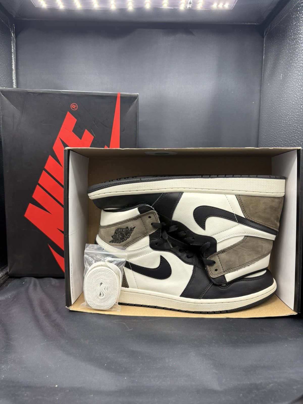 Jordan Brand Jordan 1 Mocha Size US 12 / EU 45 - 1 Thumbnail