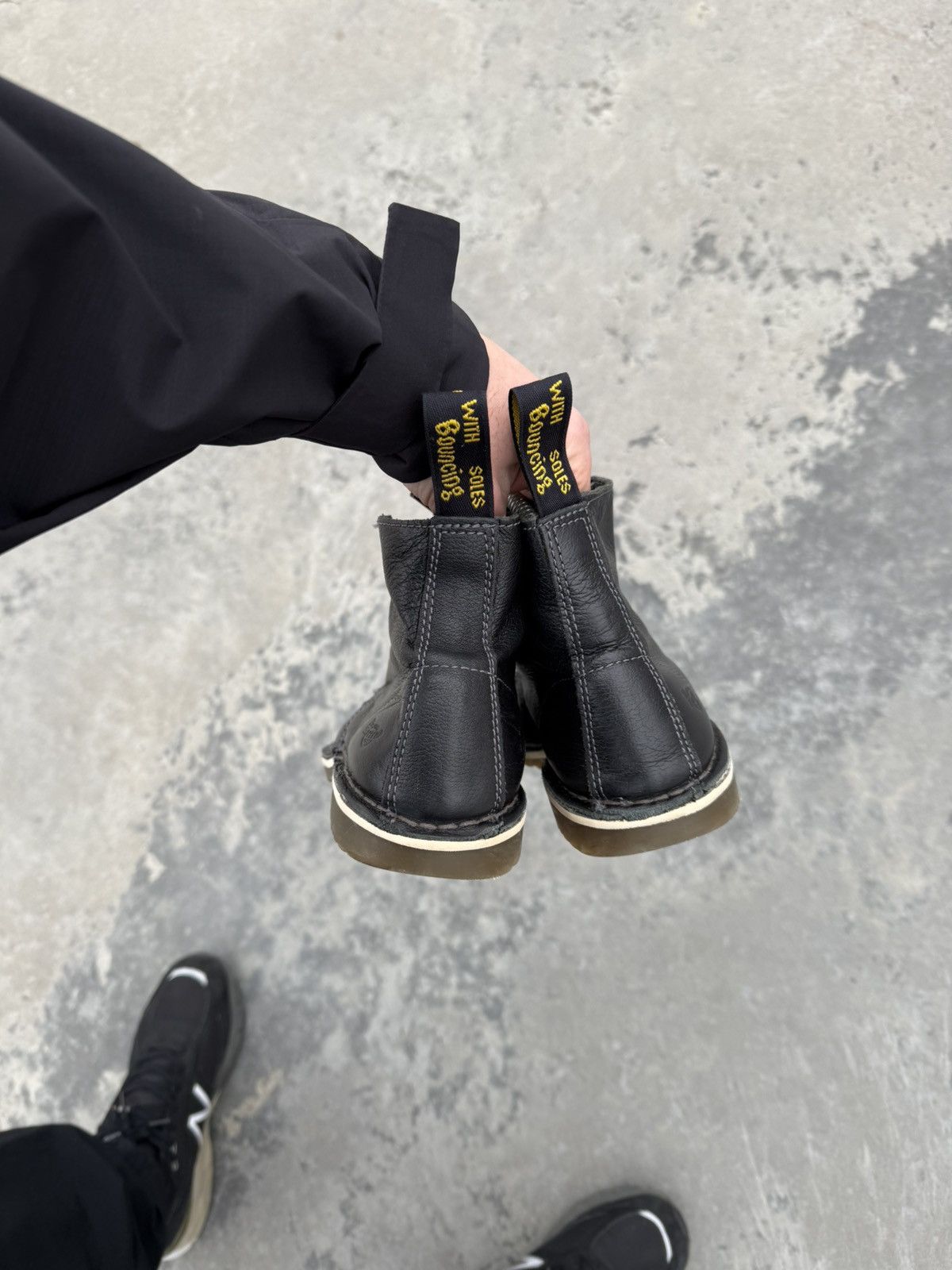 Dr. Martens Dr Martens England Y2k Bouncing Leather Combat Boots Size US 9 / EU 42 - 10 Thumbnail