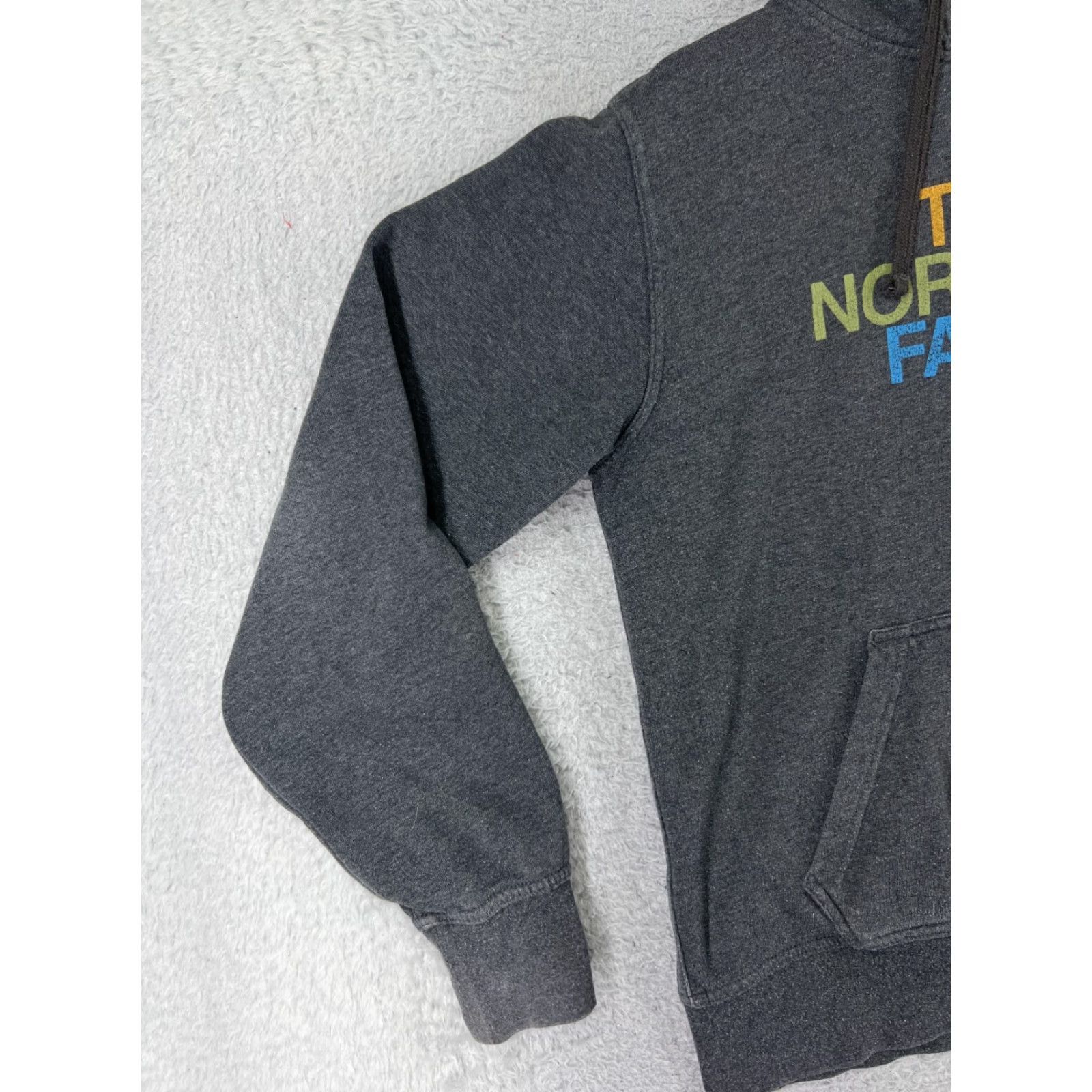The North Face The North Face Mens Hoodie Hoodie Small Gray Cotton Blend Jersey Pilling, logo shows cracking, please review all photos. Size US S / EU 44-46 / 1 - 6 Thumbnail
