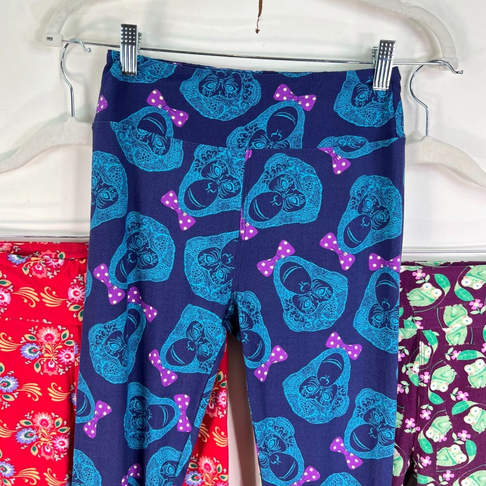 Vintage Lularoe One Size Leggings OS Lot of 3 Monkey Frog Floral Size 42" / US 20 - 2 Thumbnail