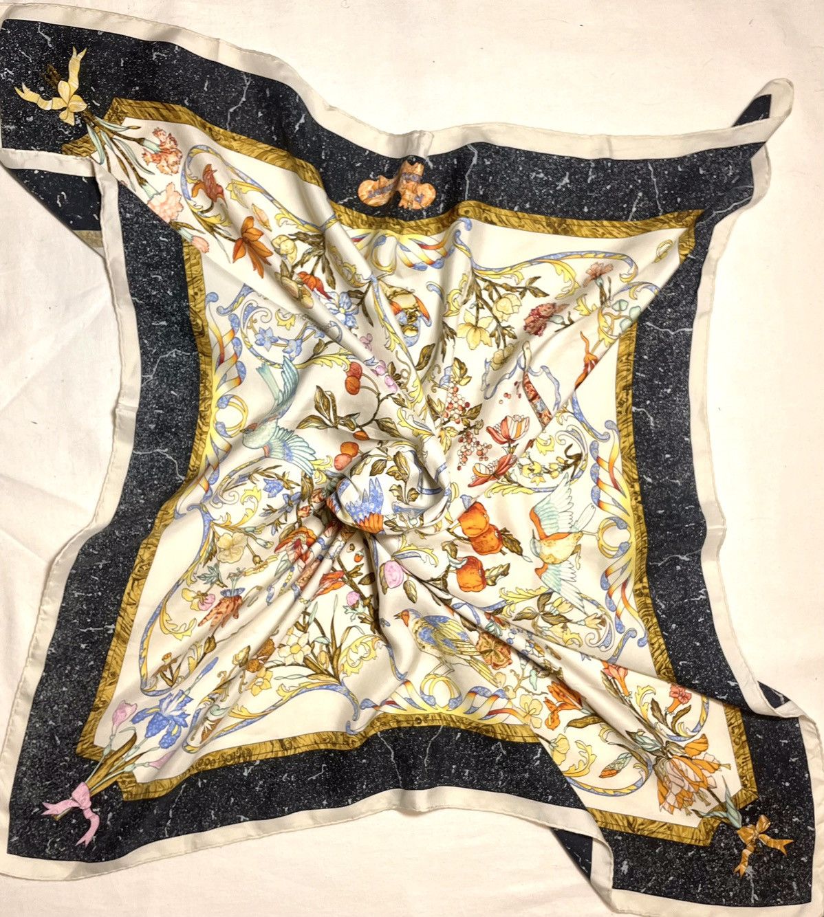 Hermes Hermes Pierres d’Orient et d’Occident white black silk scarf Size ONE SIZE - 5 Thumbnail