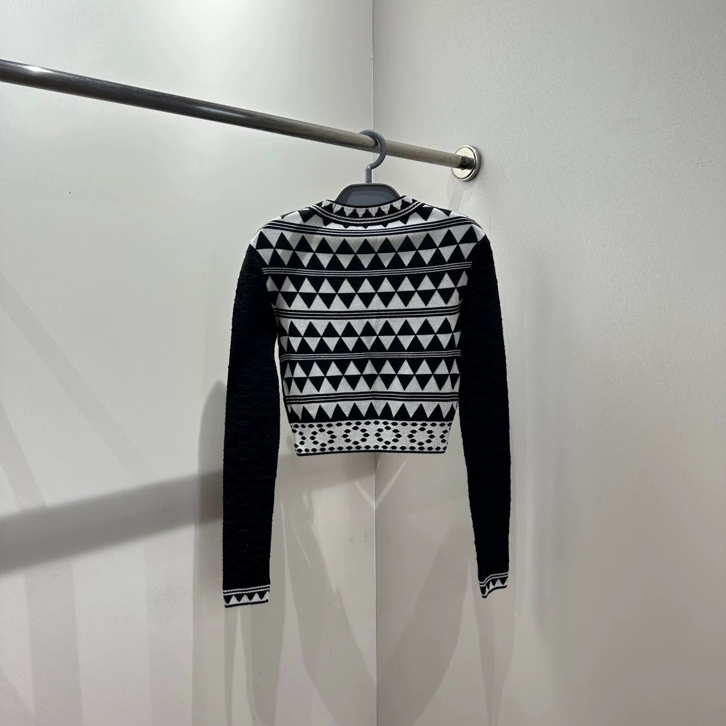 Hermes Hermes mar343 black and white colorblocked sweater 34 Size XS / US 0-2 / IT 36-38 - 2 Thumbnail