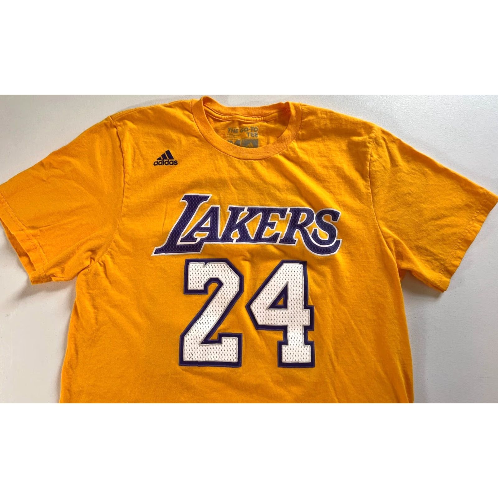 Adidas VINTAGE Adidas LA Lakers Kobe Bryant #24 T-Shirt Mens M Yellow 100% Cotton Short Sleeve Crew Neck Double-Sided Sports Basketball Go-To Tee Size US M / EU 48-50 / 2 - 3 Thumbnail