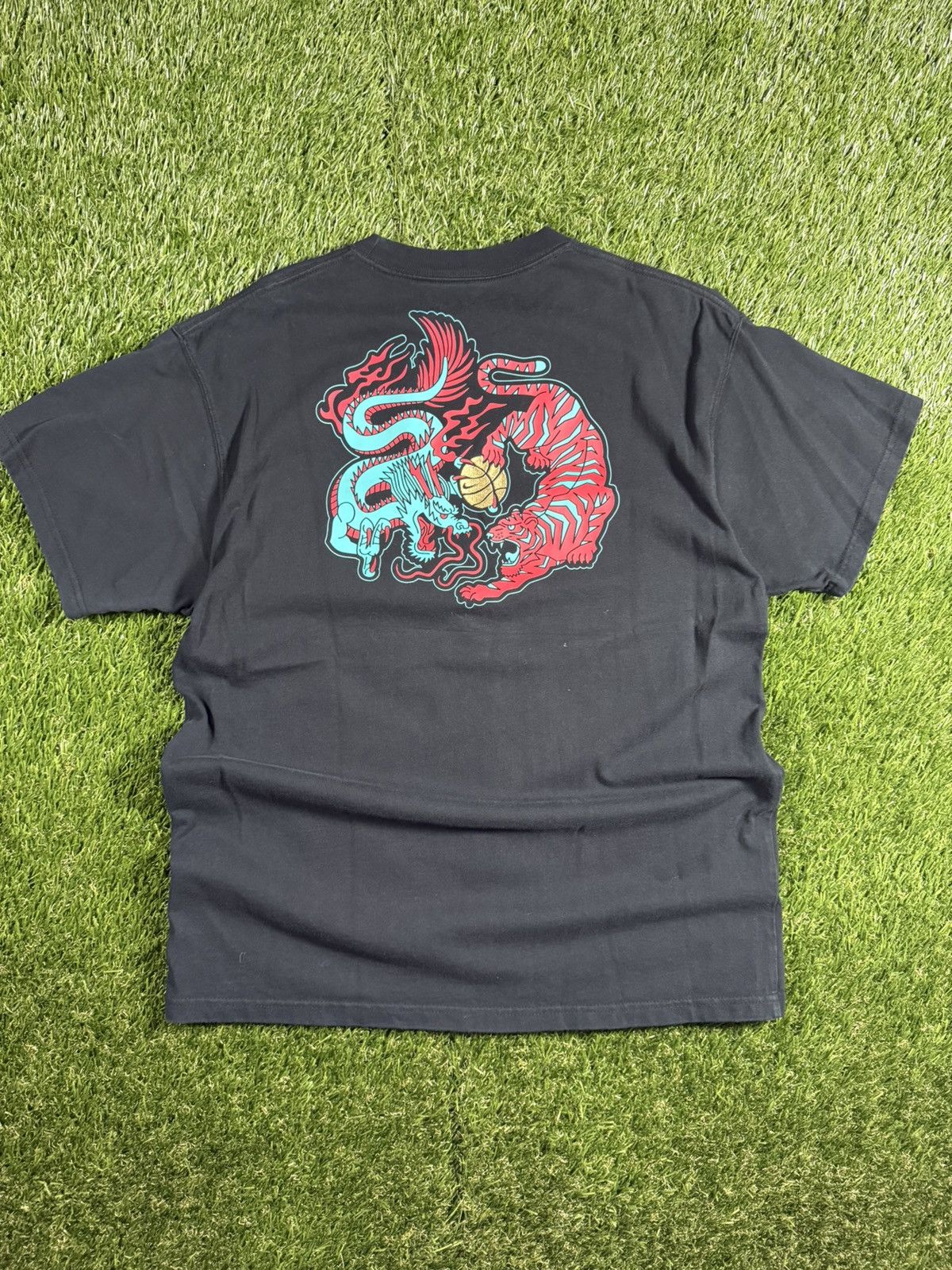 Nike Y2k Nike Chinatown Dragon Chinese Basketball Graphic Tee Size US M / EU 48-50 / 2 - 1 Thumbnail