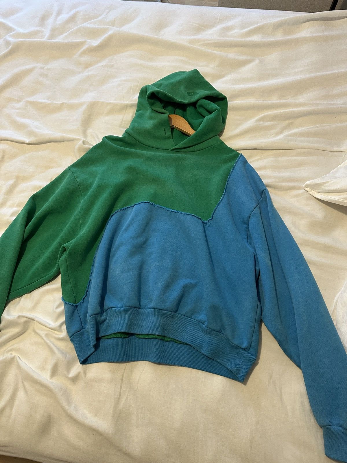 ERL Swirlフーディー ERL Unisex Swirl Fleece Hoodie in Multicolor | SVD