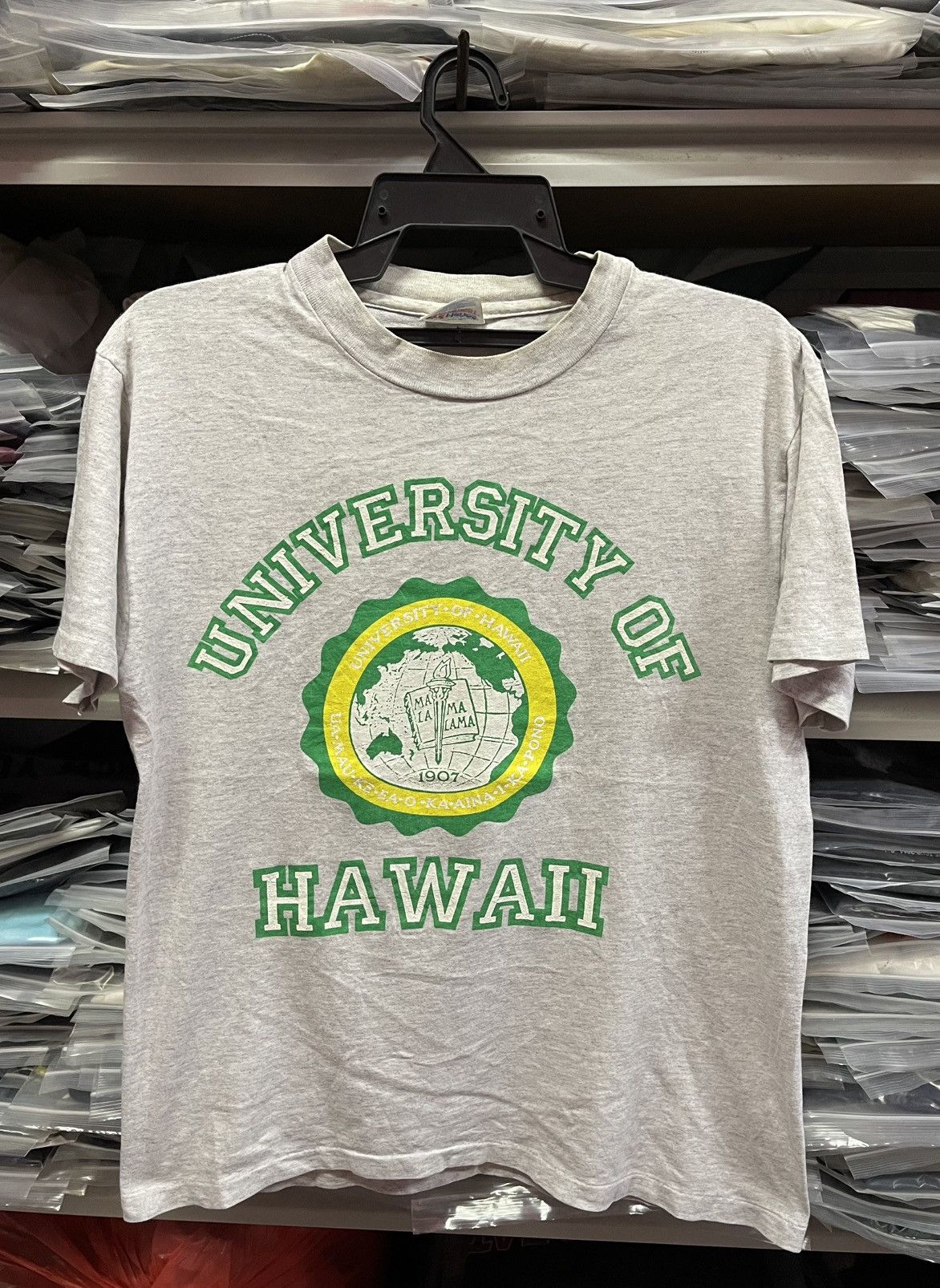Vintage Vintage 90s University Of Hawaii Very Rare🔥🔥🔥 Size US M / EU 48-50 / 2 - 1 Thumbnail