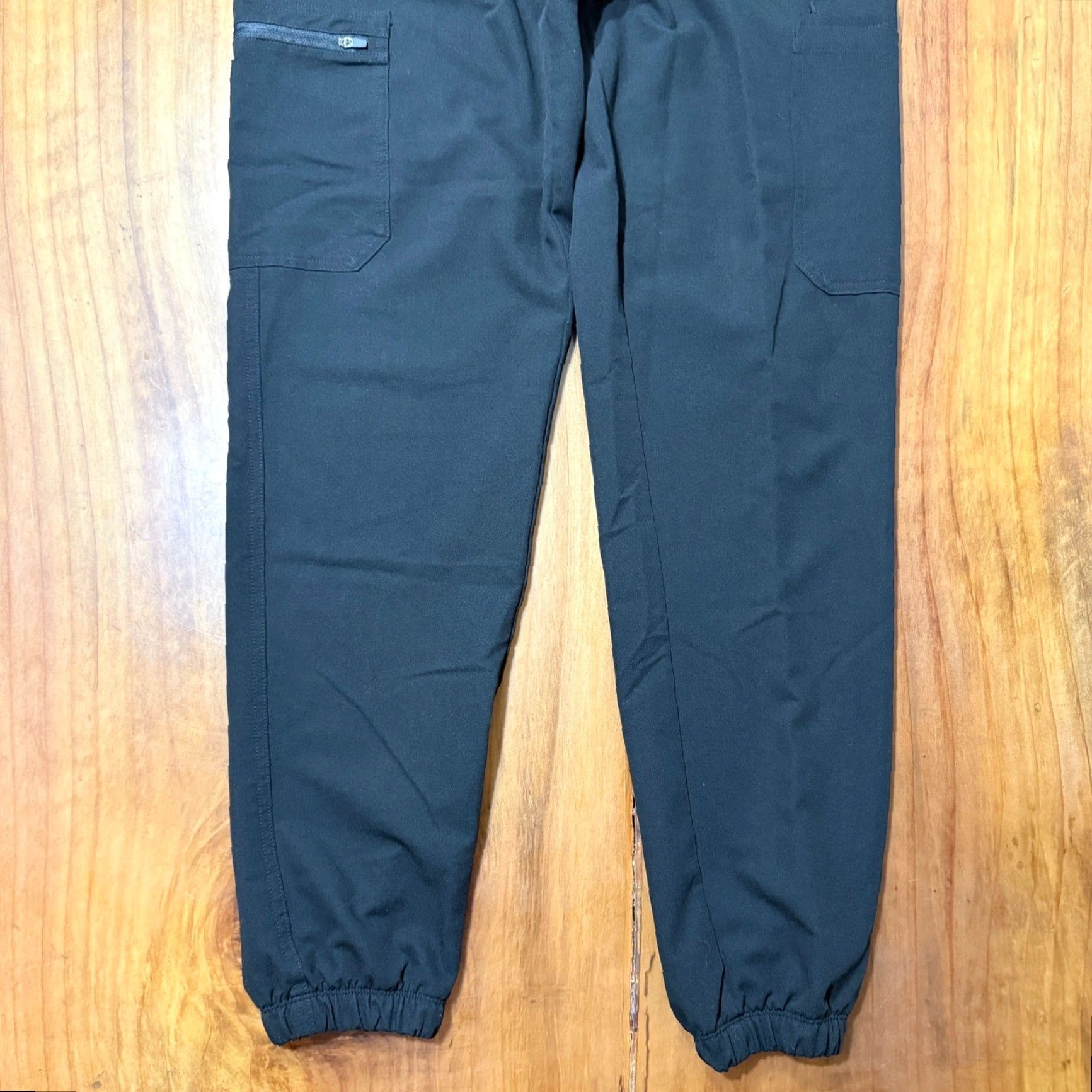 Vintage Figs Mens Pants Jogger Black 32 in Waist 33 in Inseam M Solid Pocket 5-Pocket Design Cargo Medical Uniform CC20 M21SW2013T Size US 32 / EU 48 - 2 Thumbnail