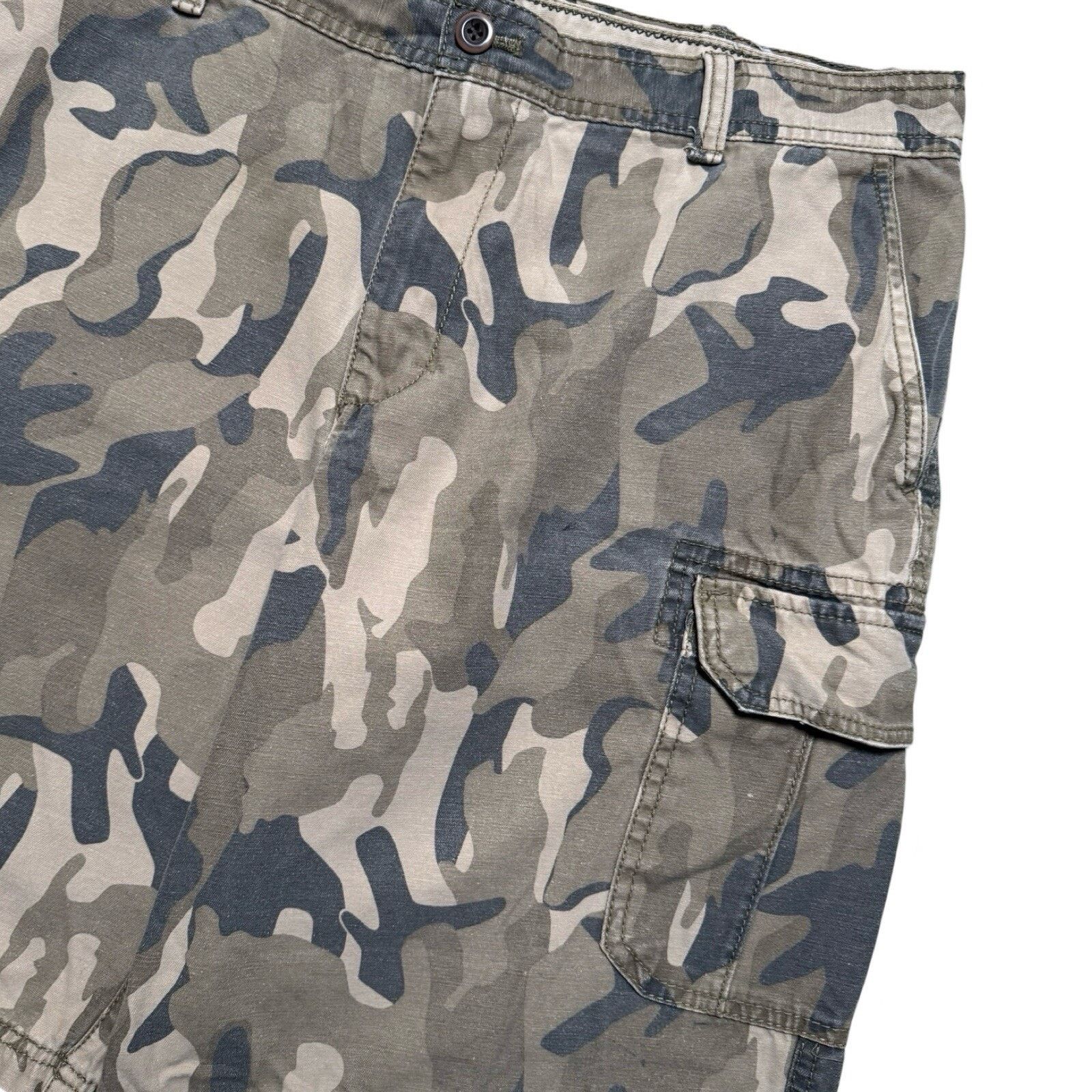 Izod Vintage Y2K Izod Brown Camo Cargo Shorts Baggy Loose 36 Size US 36 / EU 52 - 2 Thumbnail