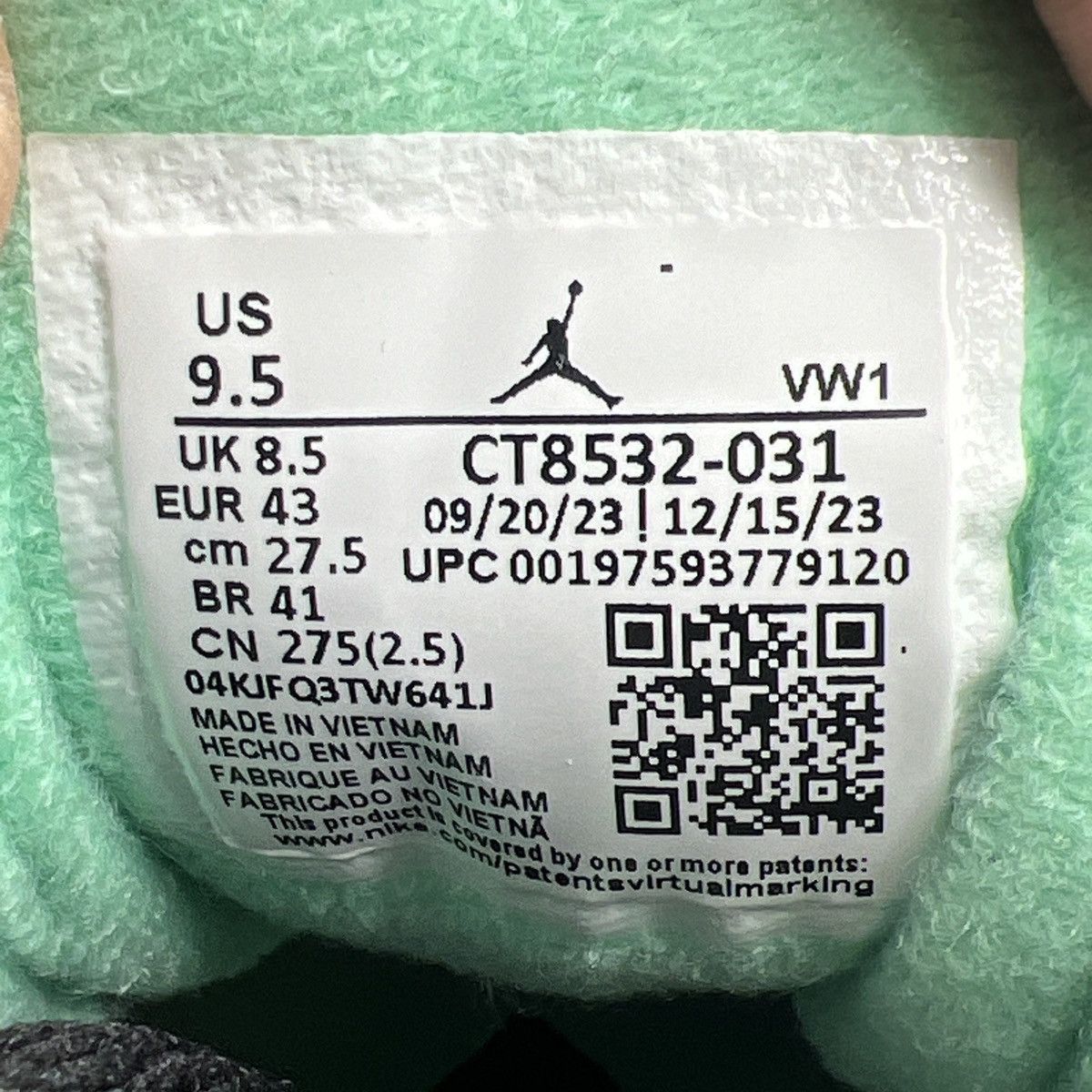 Jordan Brand Air Jordan 3 green glow Size US 9.5 / EU 42-43 - 9 Thumbnail