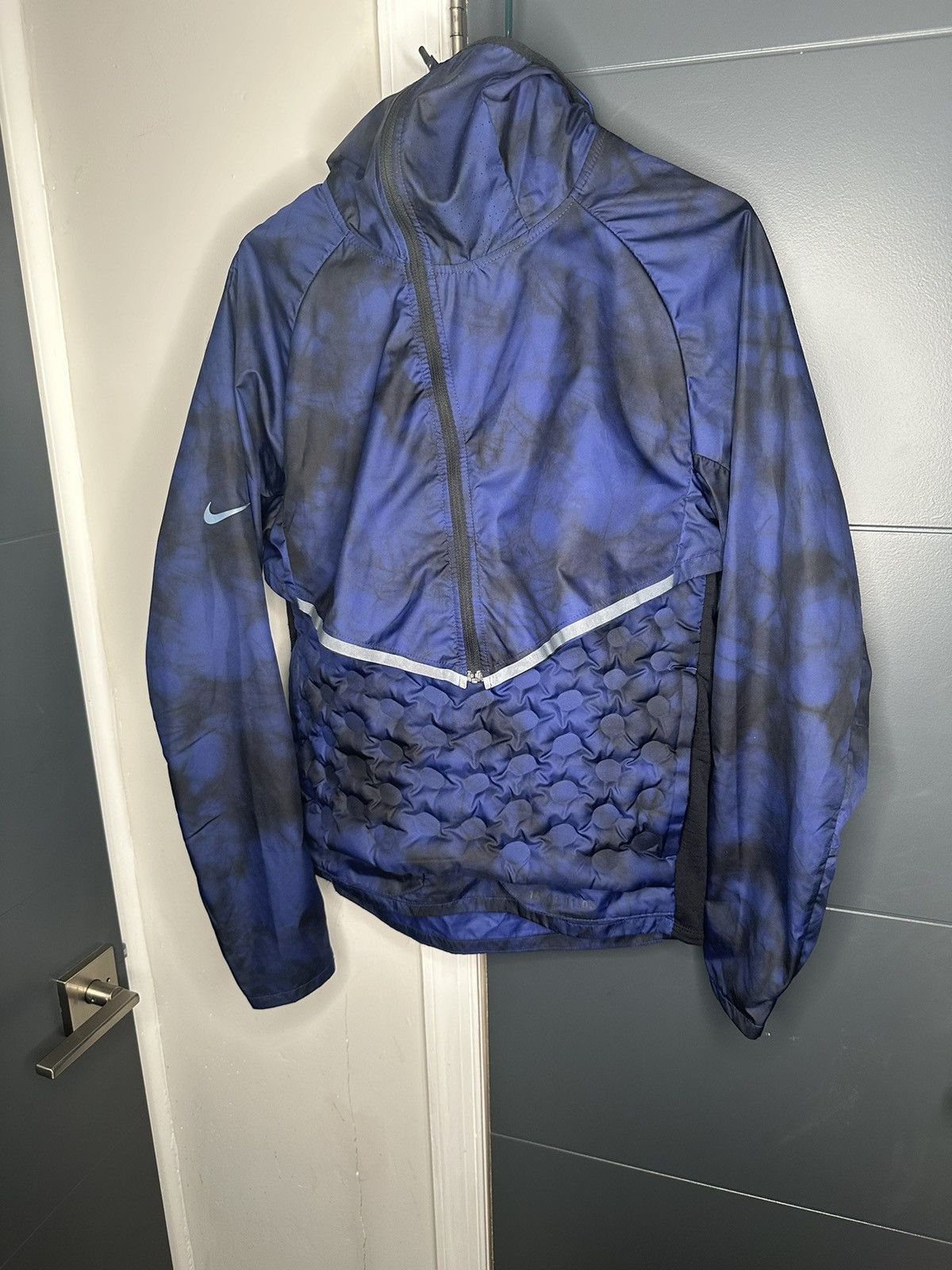 Nike Men’s Nike Aeroloft Running Jacket Size US S / EU 44-46 / 1 - 1 Thumbnail