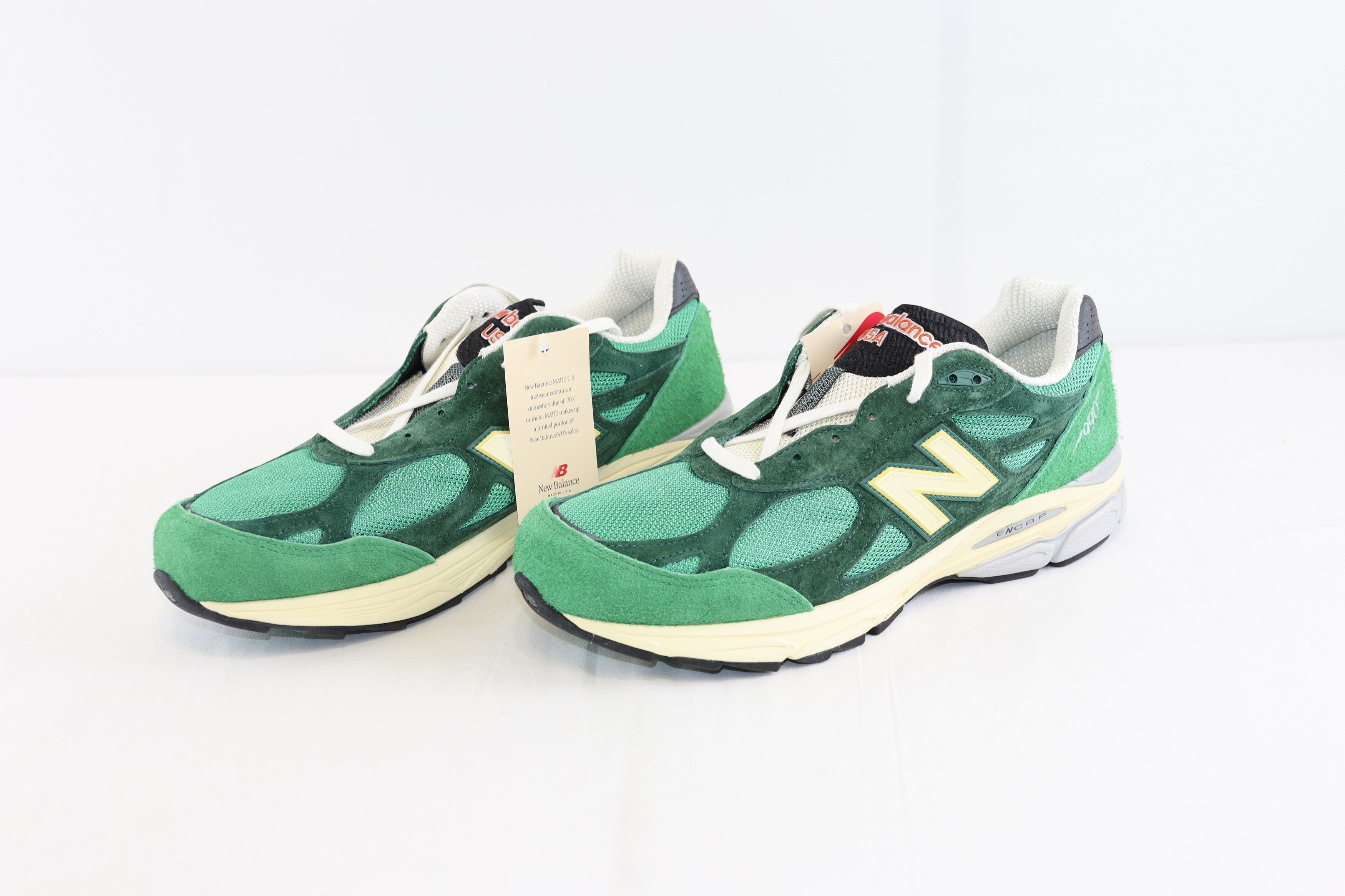 New Balance o1rshd1 990 V3 sneakers in Green/Gold Size US 9 / EU 42 - 5 Thumbnail