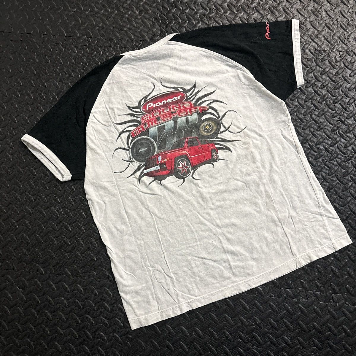 Other 2000’s Pioneer Sound Challenge white and black tee Size US L / EU 52-54 / 3 - 1 Thumbnail