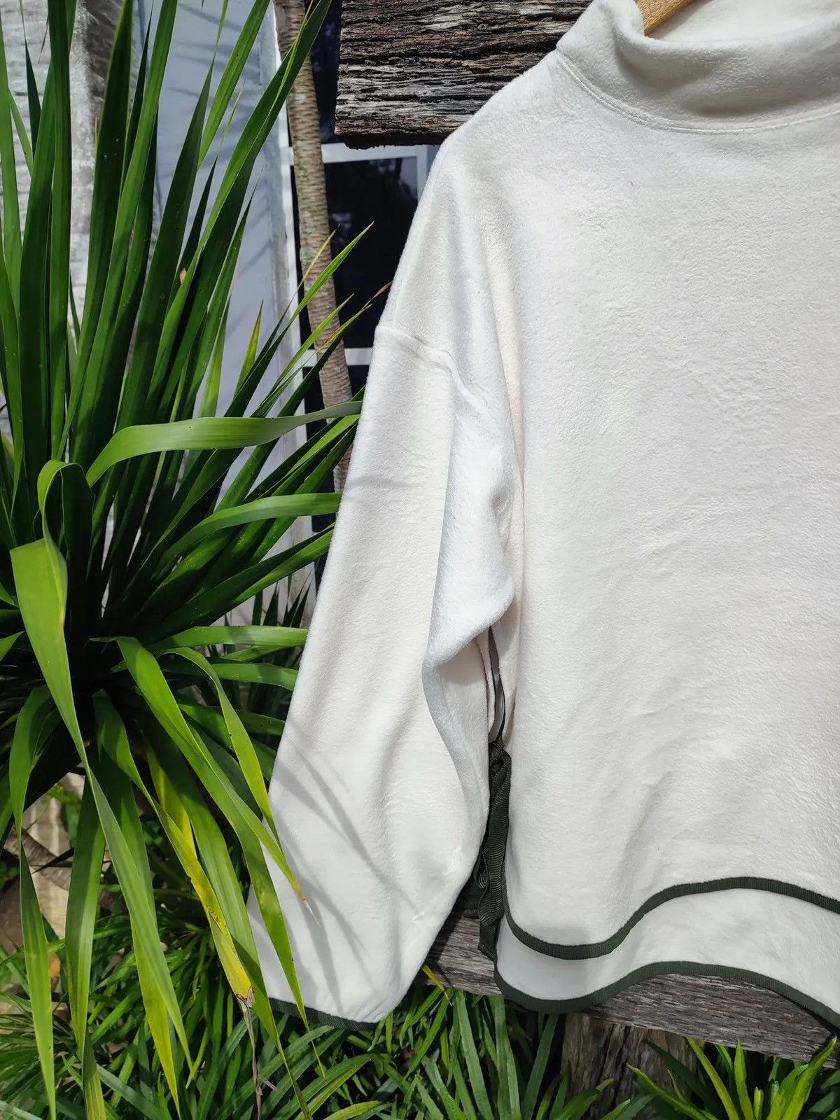 Uniqlo × White Mountaineering UNIQLO x White Mountaineering Fleece Pullover – Off-White Size US L / EU 52-54 / 3 - 3 Thumbnail