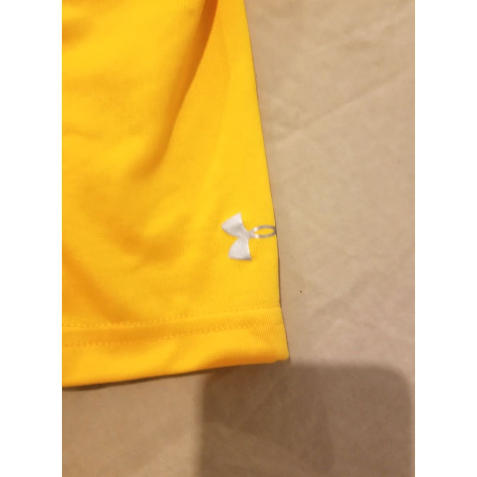 Under Armour Womens Under Armour Shirt M Medium Yellow Athletic Gym Workout T-Shirt Womens M Yellow Under Armour Shirt Size M / US 6-8 / IT 42-44 - 4 Thumbnail