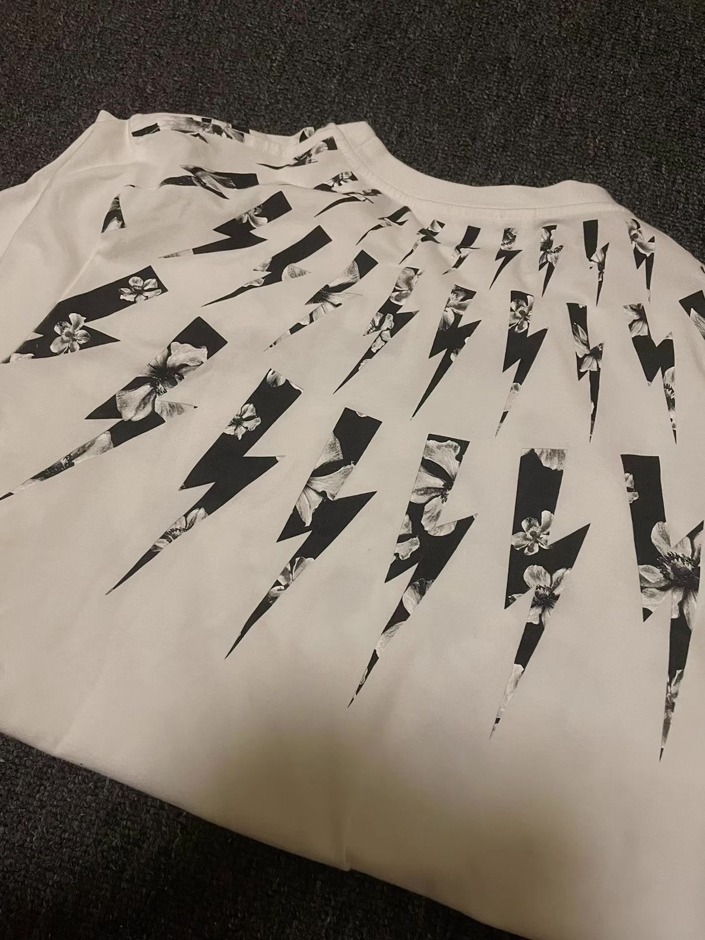 Neil Barrett Neil Barrett White Lightning Floral Short Sleeve T-shirt Size US XS / EU 42 / 0 - 4 Thumbnail