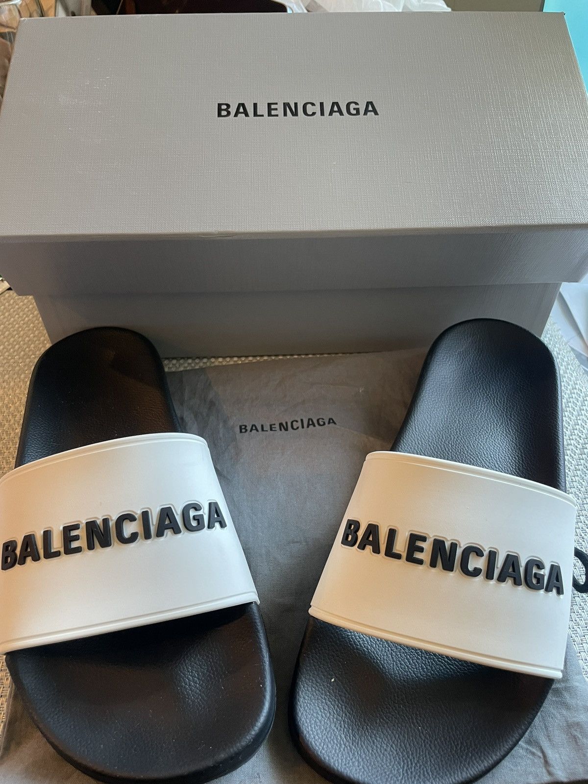 Balenciaga Balenciaga pool slides-unisex white/black pre-owned Size US 9 / IT 39 - 1 Thumbnail