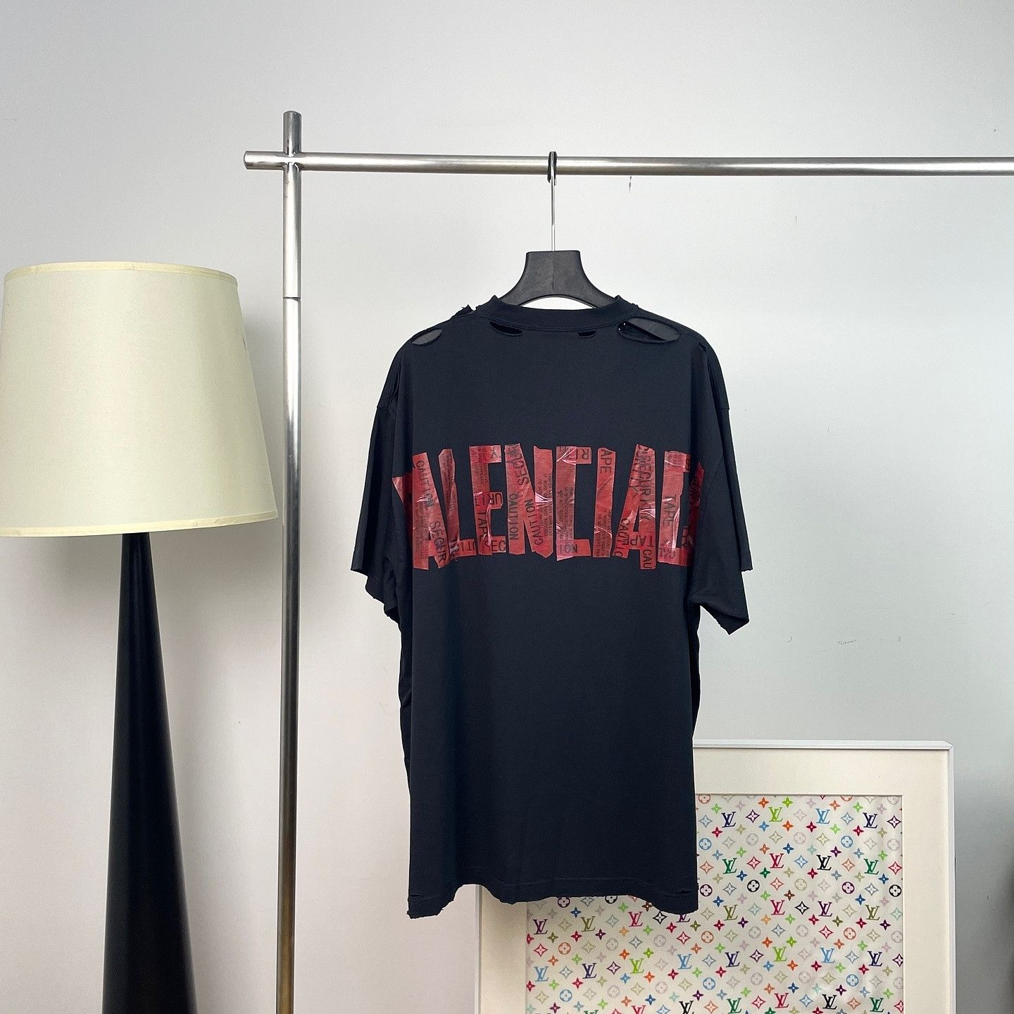 Balenciaga Balenciaga Red Security Tape Logo T-Shirt Size 3 Size US L / EU 52-54 / 3 - 1 Thumbnail