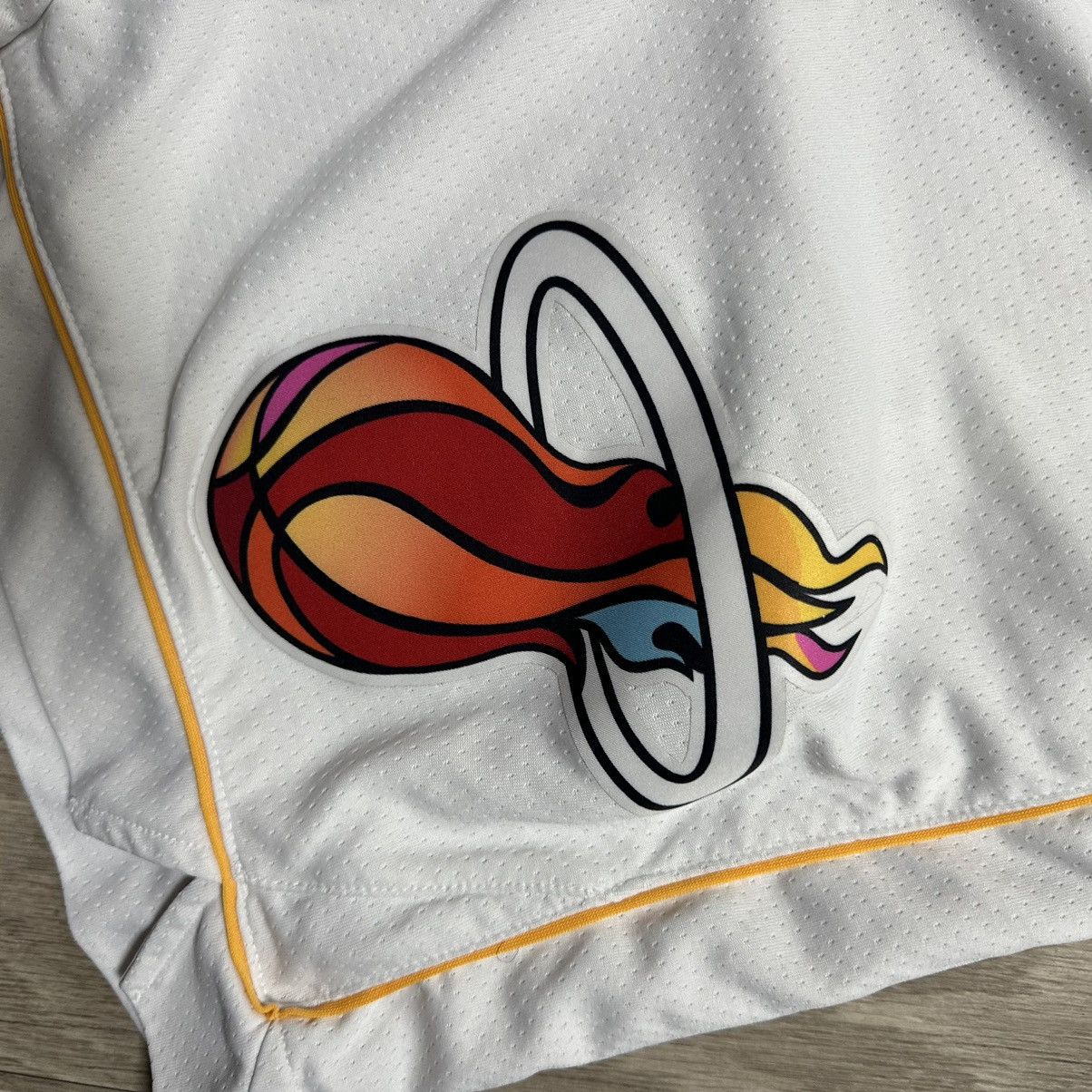 NBA × Nike Authentic Miami Heat White Shorts Size US 38 / EU 54 - 3 Thumbnail