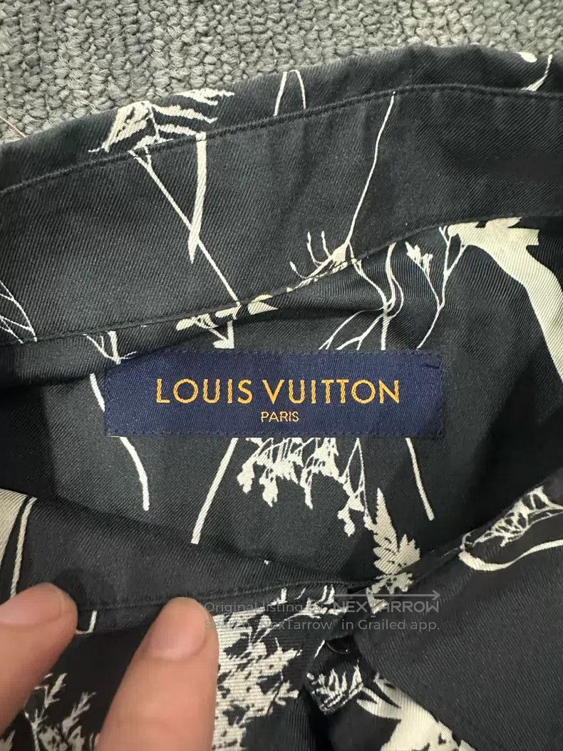 Louis Vuitton Louis Vuitton Long sleeve shirt with full print of presbyo Size US L / EU 52-54 / 3 - 4 Thumbnail