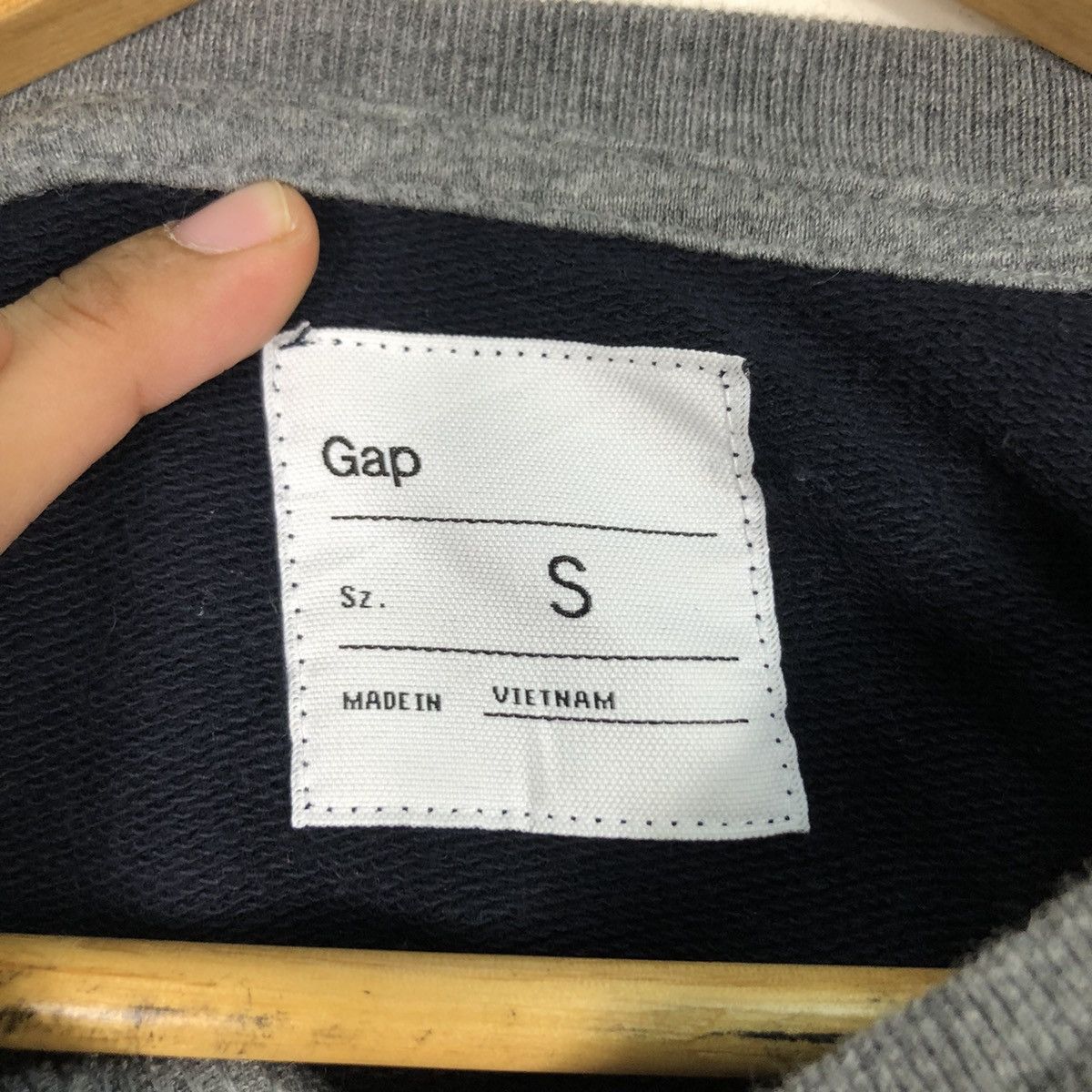 Gap × Japanese Brand Vintage Gap Sweatshirt Spell Out Streetwear Medium Size US M / EU 48-50 / 2 - 11 Thumbnail