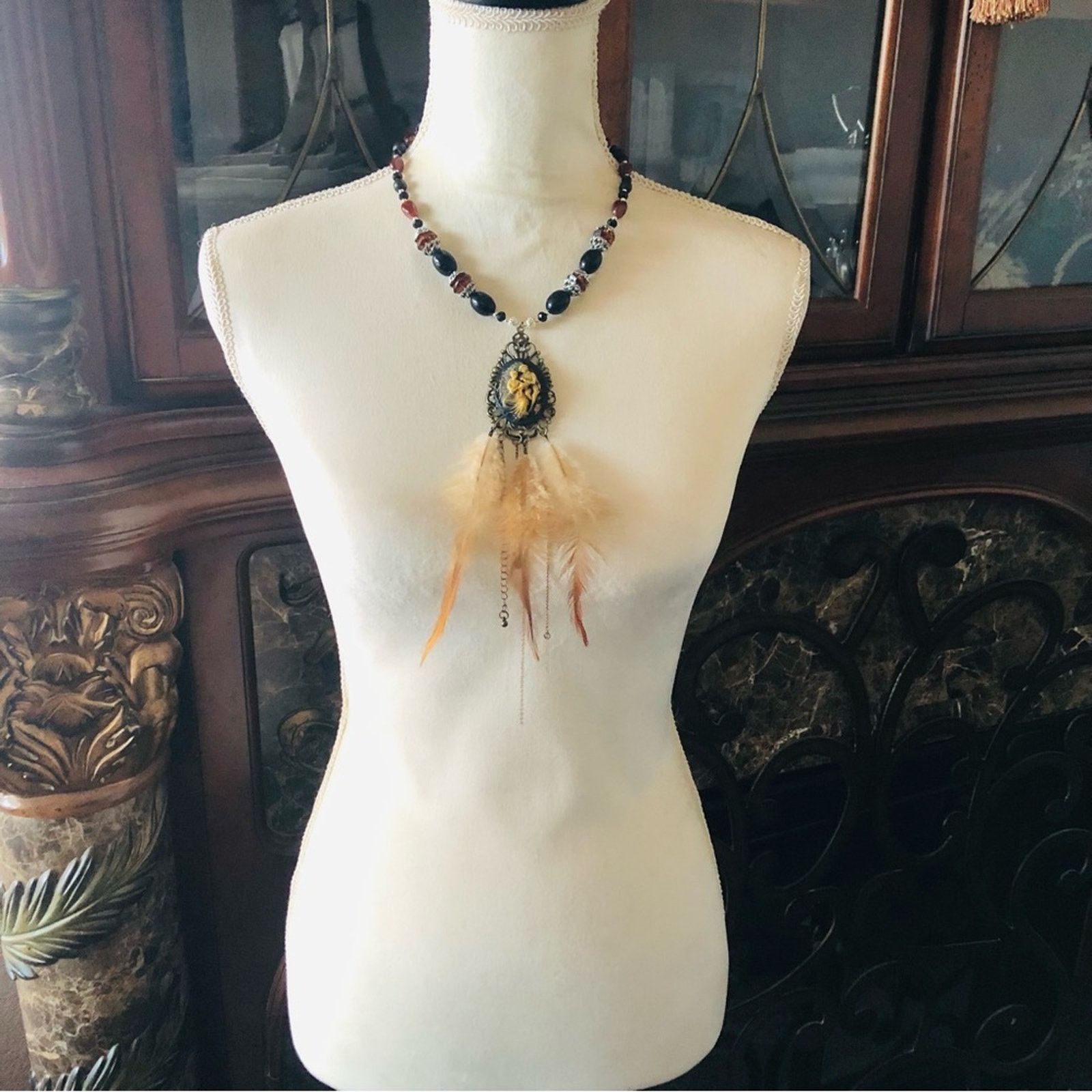 Handmade Handcrafted Victorian homestead couple cameo beaded necklace Size ONE SIZE - 4 Thumbnail