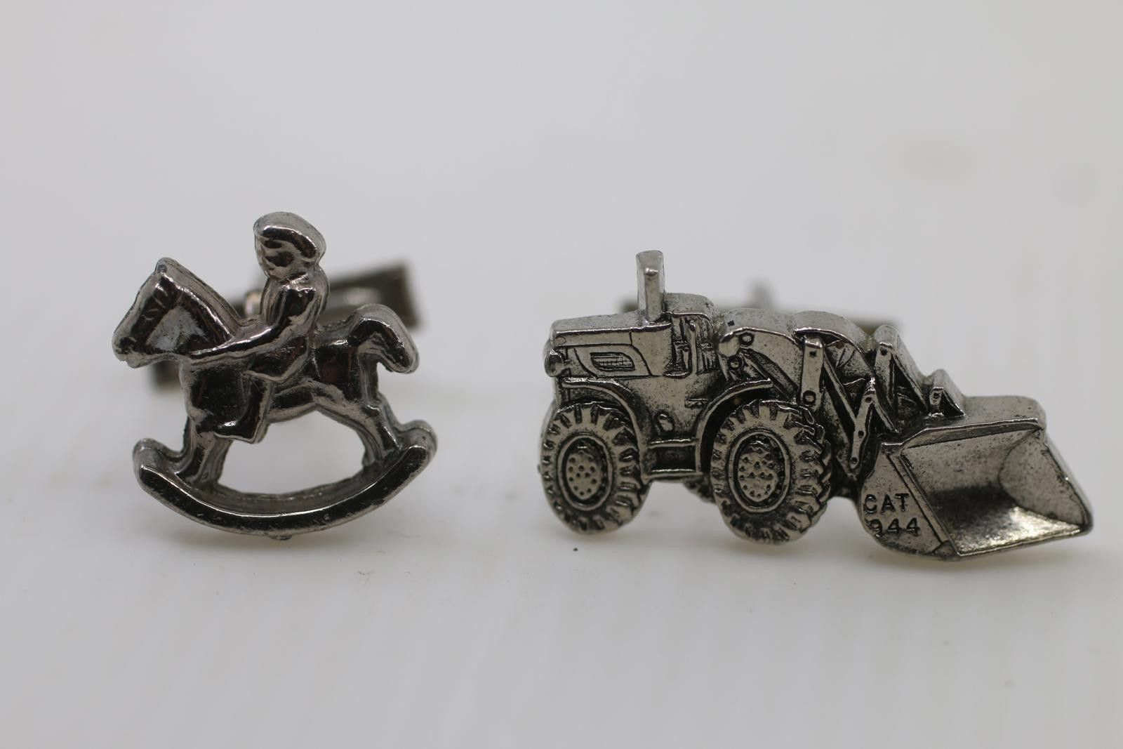 The Unbranded Brand Caterpillar CAT 944 Cufflinks Construction Loader & Horse Size ONE SIZE - 2 Thumbnail