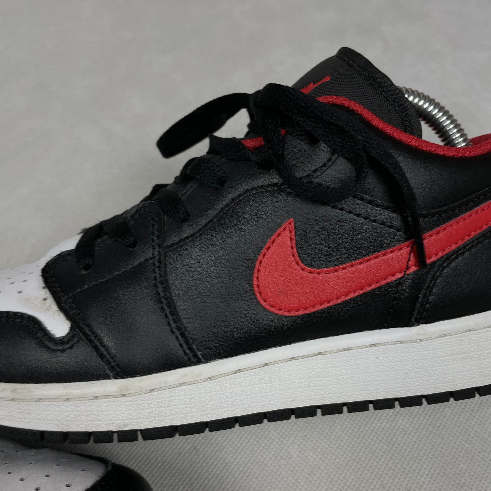 Jordan Brand × Nike Nike Air Jordan 1 Low GS 553560-063 Black Red Sneakers 6.5Y Size US 6.5 / EU 39-40 - 7 Thumbnail