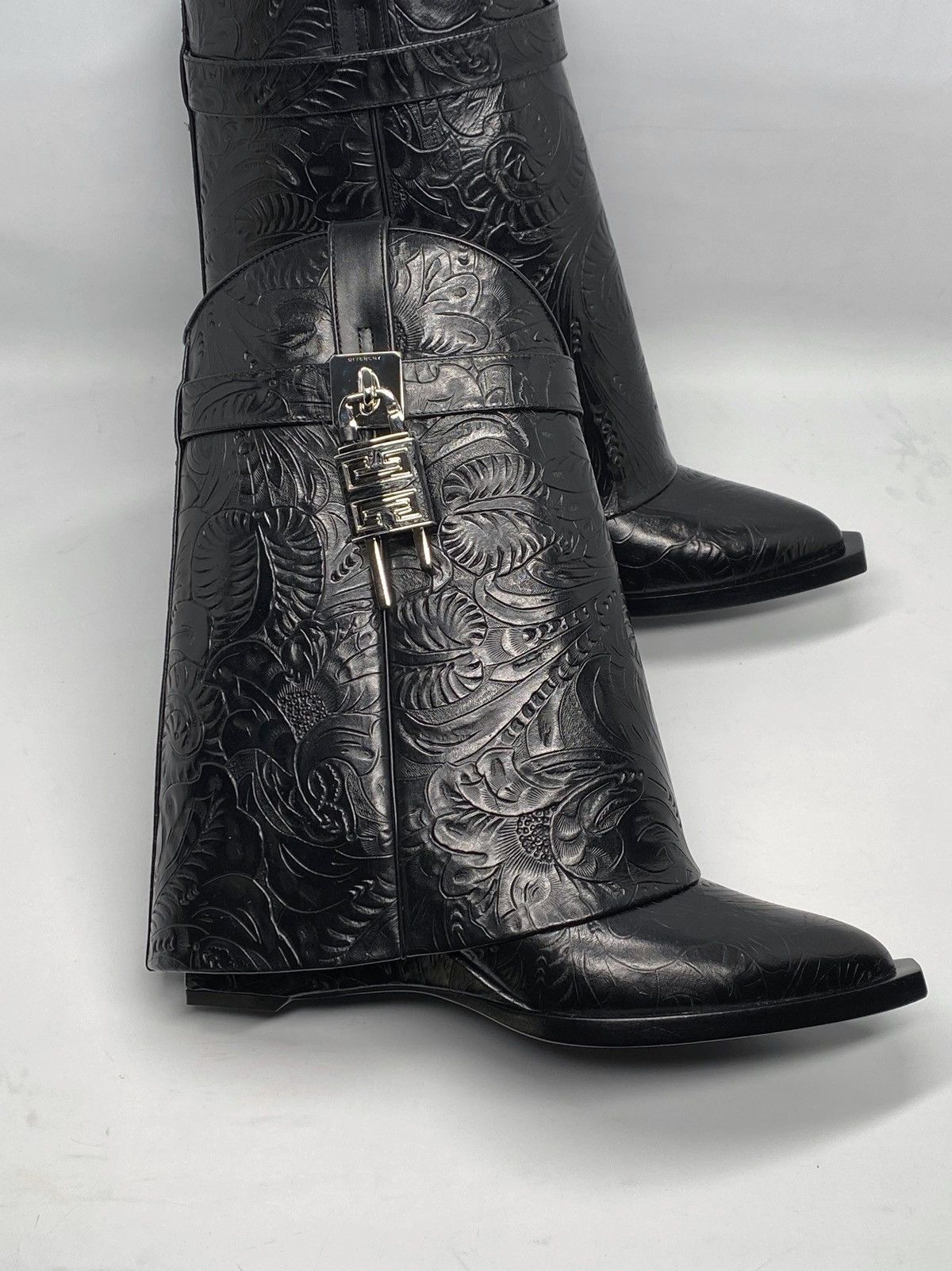 Givenchy Givenchy Shark Lock Cowboy Ankle Leather Boots size 39 Size US 9 / IT 39 - 13 Thumbnail