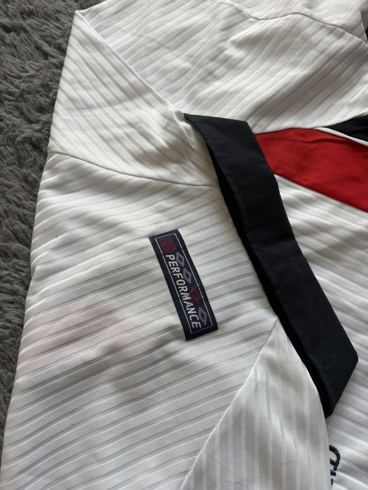 Umbro ENGLAND 1997/1998 HOME FOOTBALL JERSEY SHIRT VINTAGE UMBRO Size US L / EU 52-54 / 3 - 6 Thumbnail