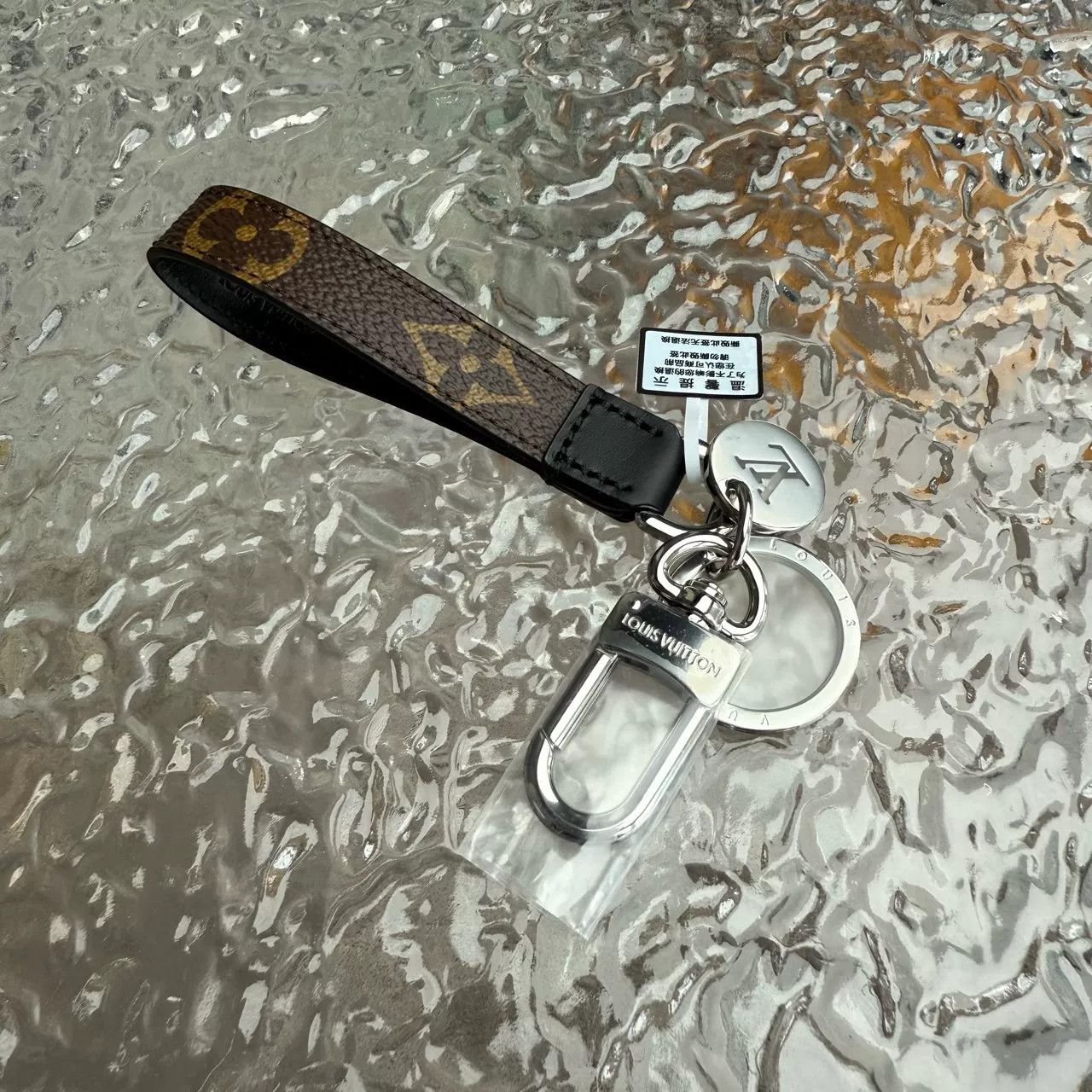 Louis Vuitton Louis Vuitton Monogram Keychain Size ONE SIZE - 1 Thumbnail
