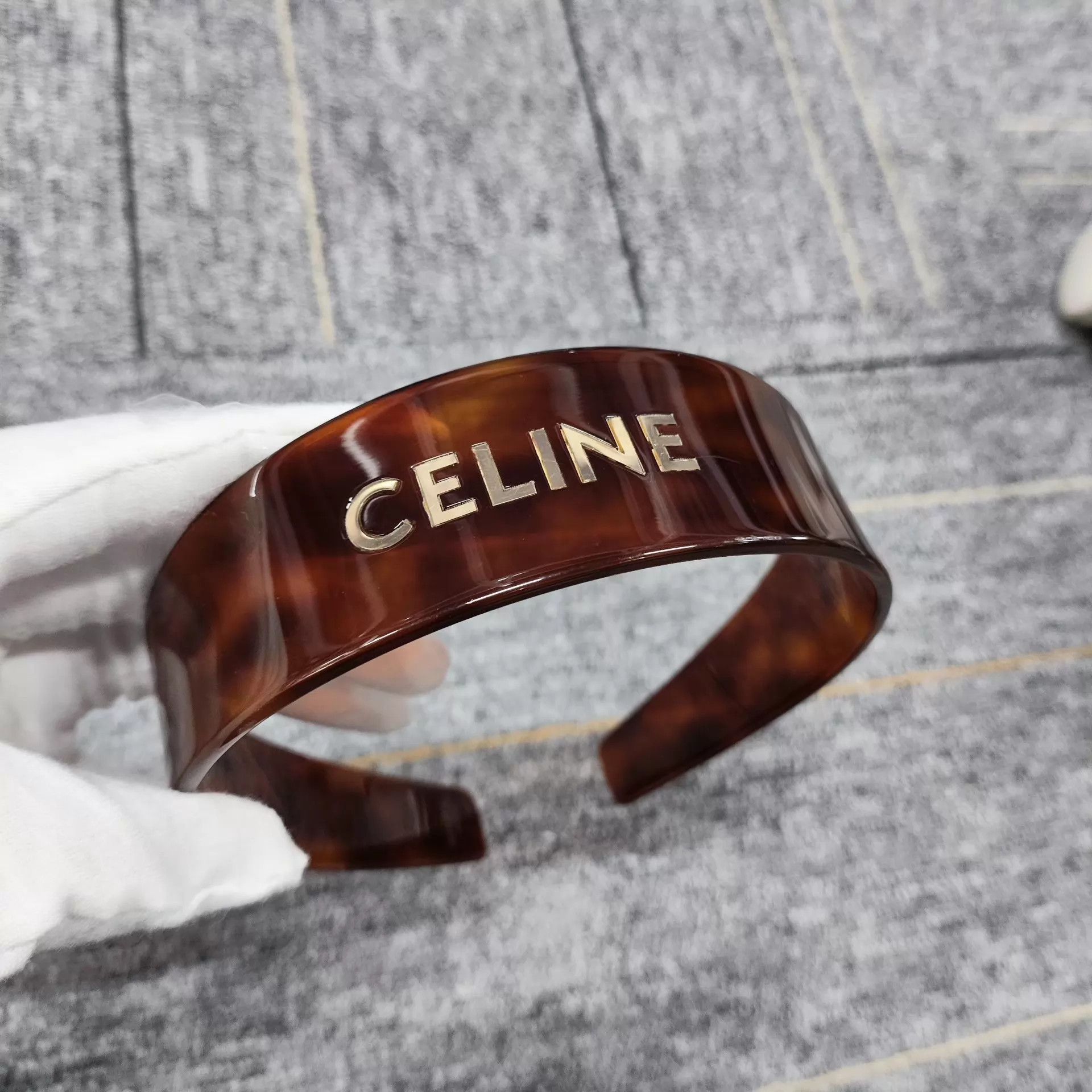 Celine Celine Leopard Print Hair Clip - Flattering & Versatile Size ONE SIZE - 1 Thumbnail