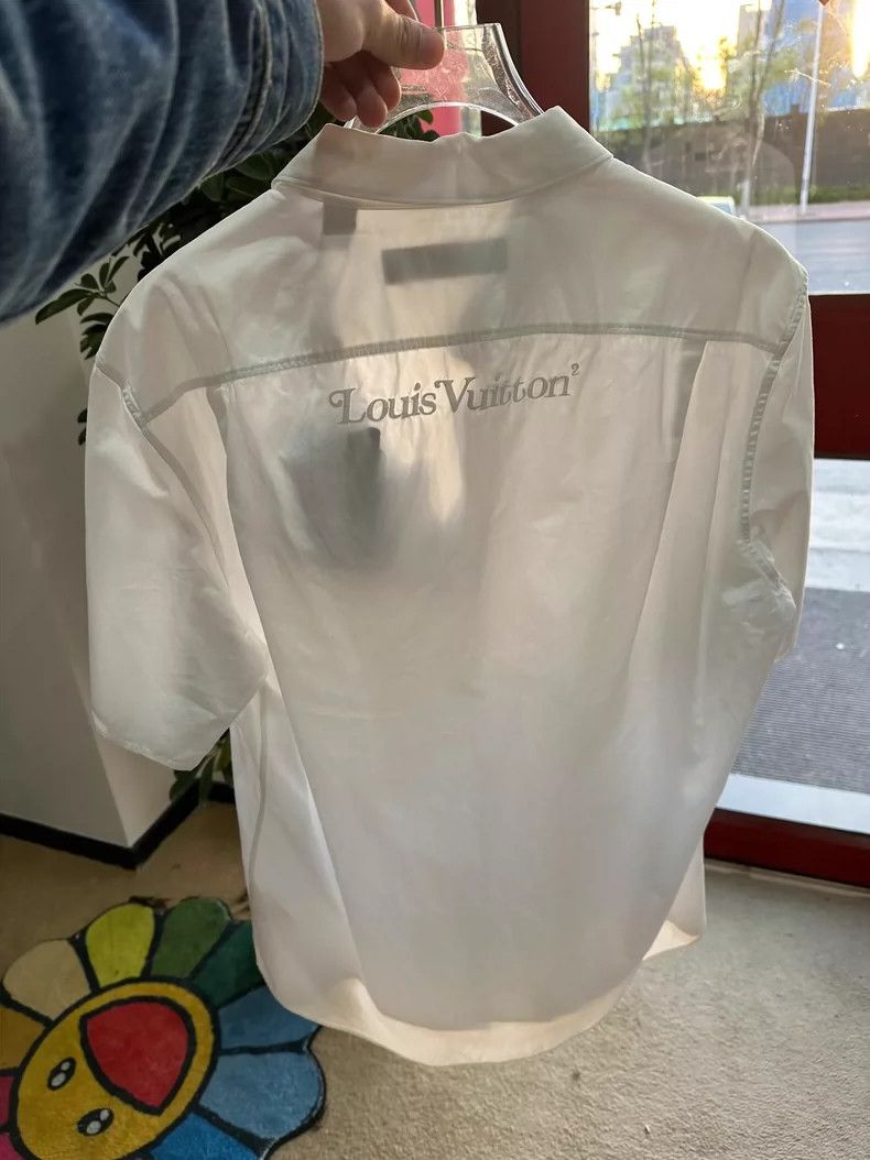 Louis Vuitton LOUIS VUITTON White Short Sleeve shirt Size US XL / EU 56 / 4 - 1 Thumbnail
