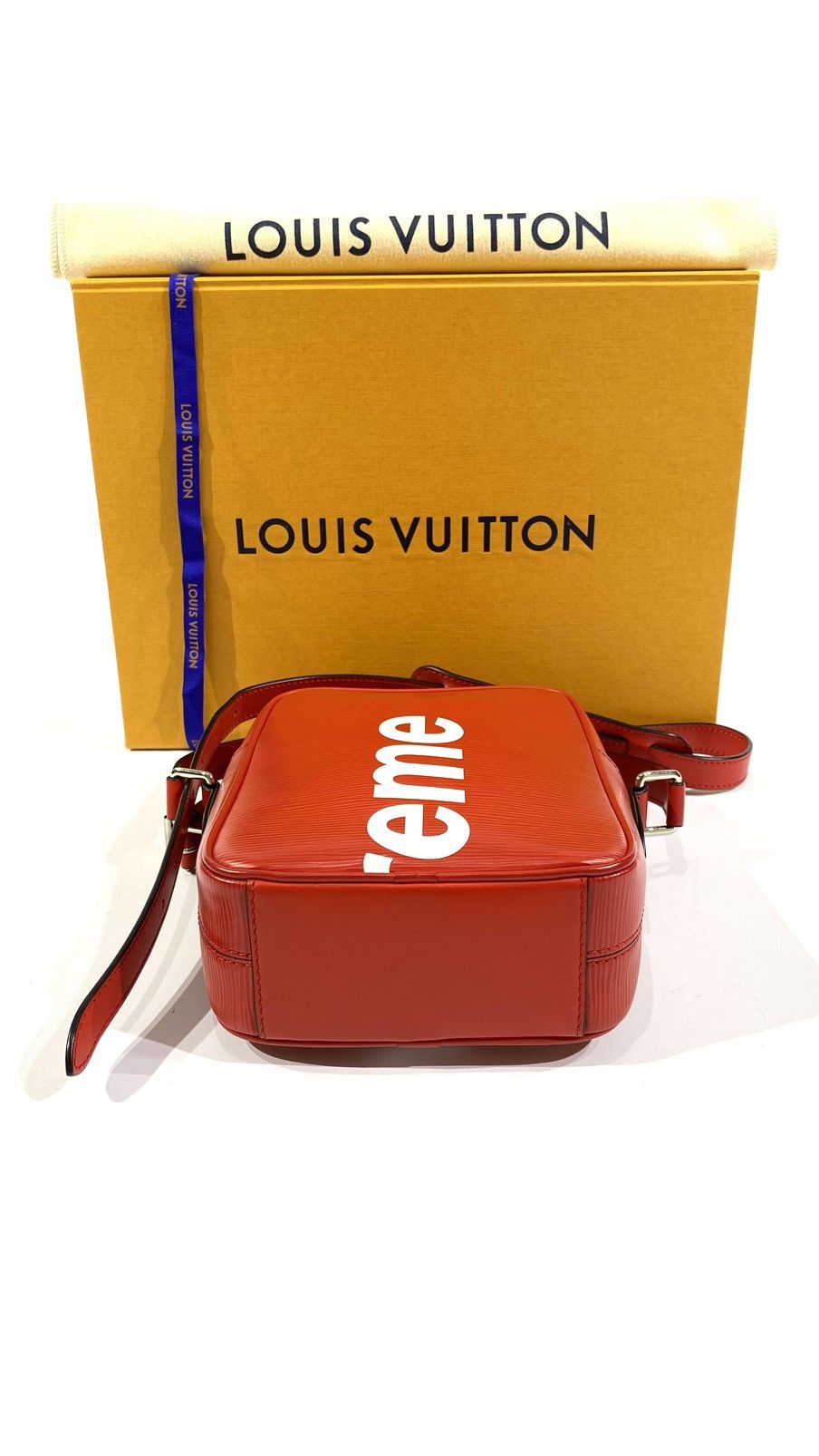Louis Vuitton × Supreme Louis Vuitton X Supreme Danube PM EPI Leather Cross Body Bag Size ONE SIZE - 9 Thumbnail