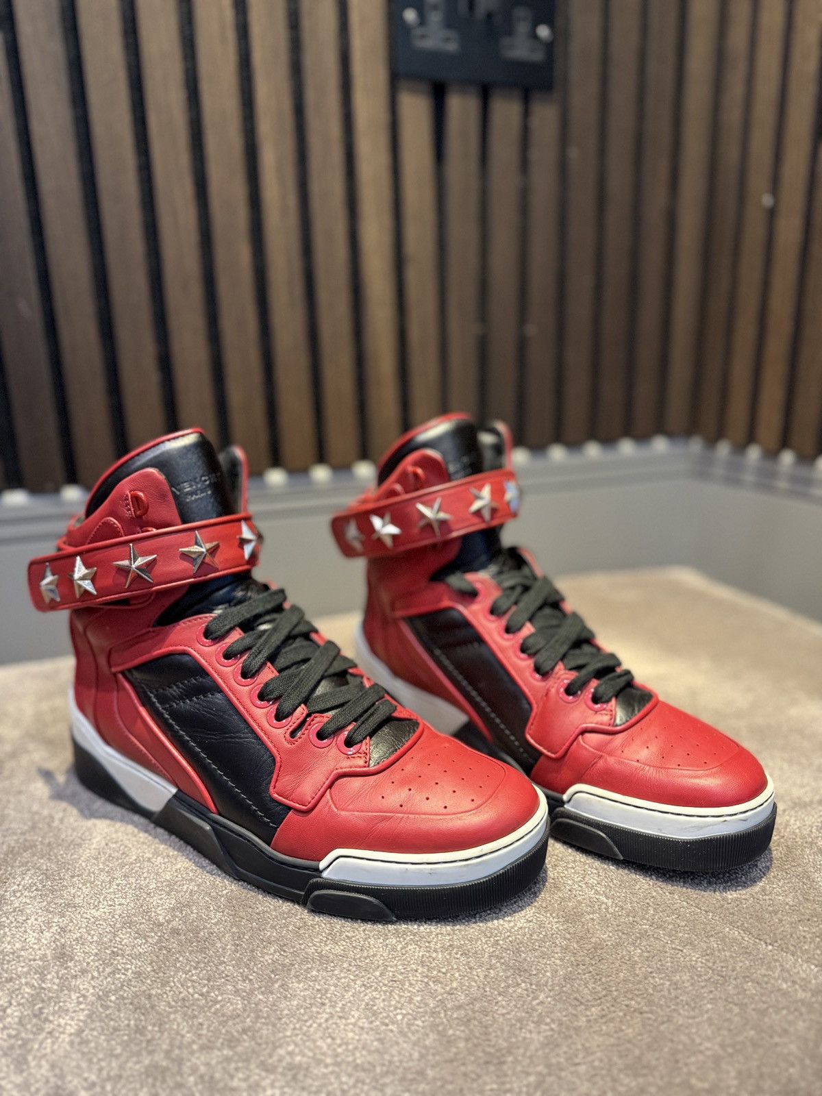 Givenchy GIVENCHY TYSON STAR RED HIGH TOP LEATHER SNEAKERS Size US 10 / EU 43 - 2 Thumbnail