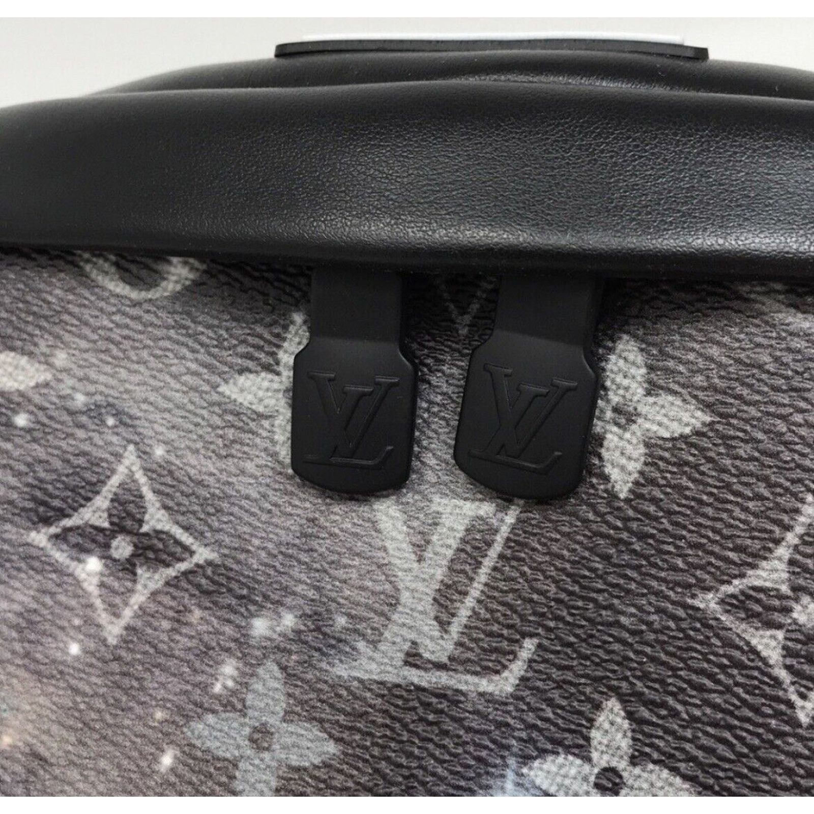 Louis Vuitton Louis Vuitton Discovery Bumbag Limited Ed Monogram Galaxy Size ONE SIZE - 14 Thumbnail
