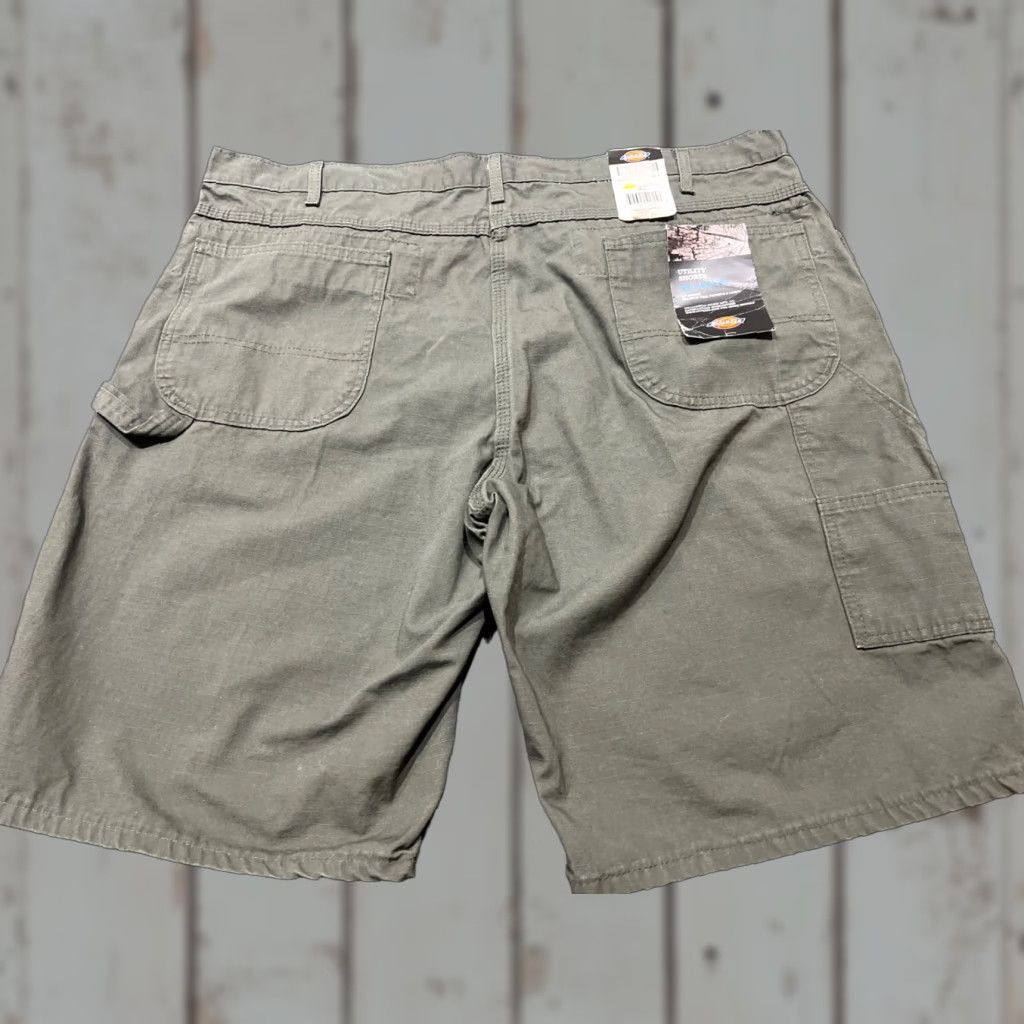 Dickies VINTAGE Dickies Mens Cargo Shorts 42 Green Carpenter Painter Utility Y2K Mens 42 Green Cargo Shorts Cotton Polyester Cotton Blend Ready to wear Size US 42 / EU 58 - 1 Thumbnail