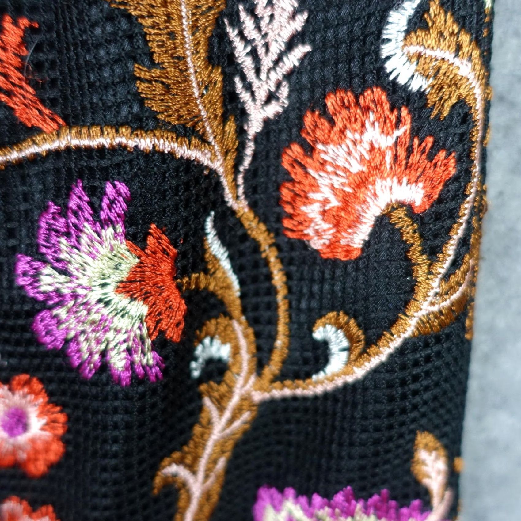 White House Black Market White House Black Market Dress Womens 8 Black Floral Jacquard Sheath Knee Length Size M / US 6-8 / IT 42-44 - 5 Thumbnail