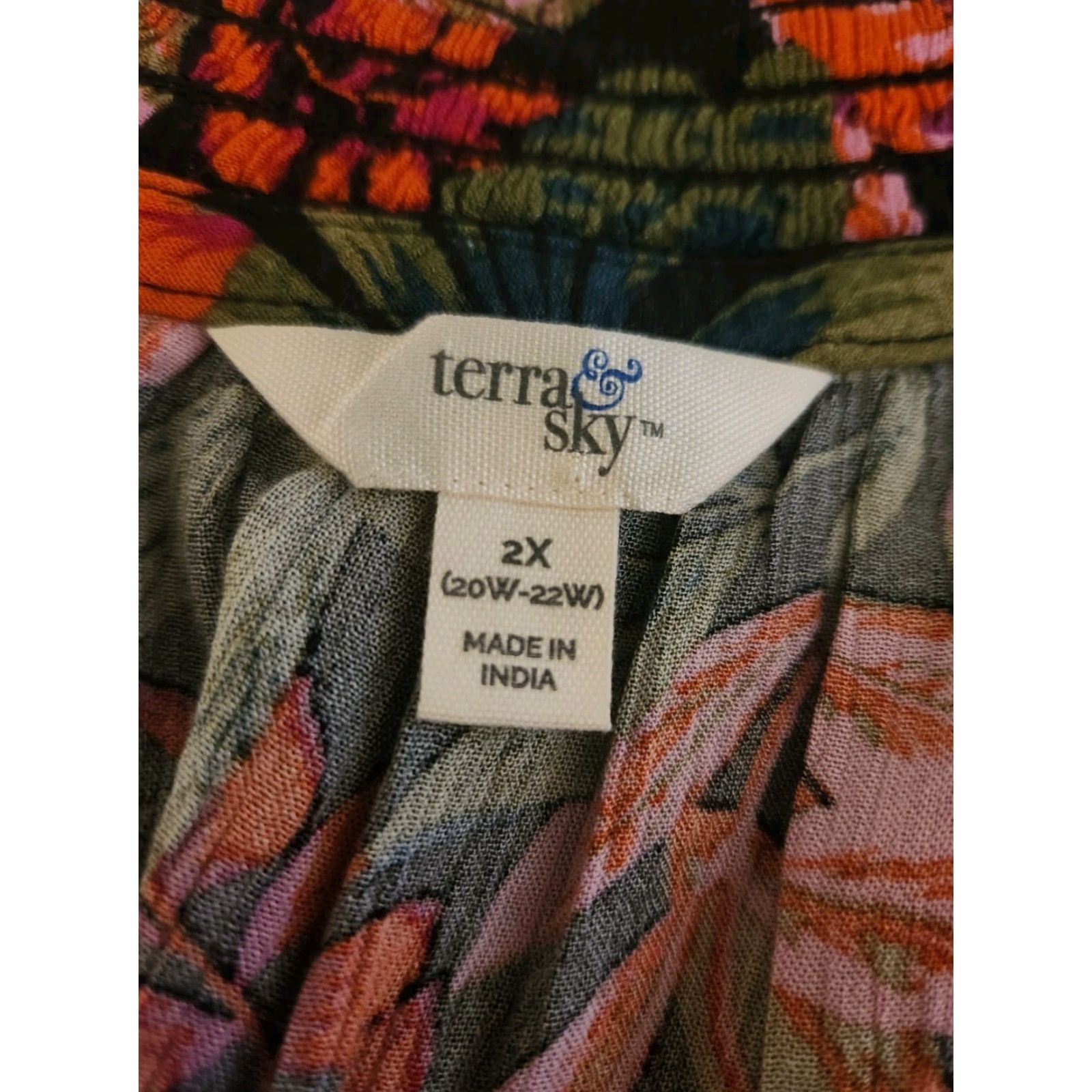 Vintage Terra & Sky Black Floral Print Top Smocked Trim Crinkle Short Sleeve V-Neck 2X Plus Blouse Womens Size XXL / US 16-18 / IT 52-54 - 6 Thumbnail