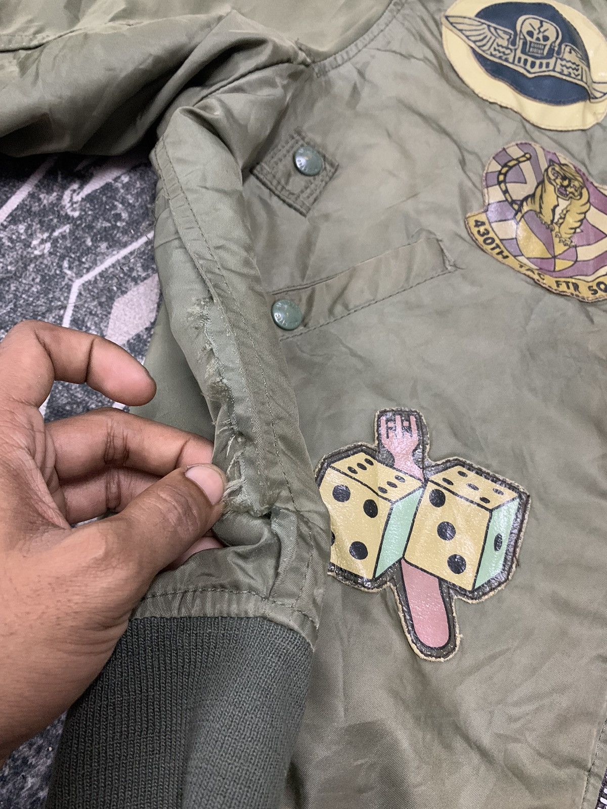 Avirex 80s AVIREX MA-1 7 PATCHES BOMBER JACKET RARE DISTRESSED Size US M / EU 48-50 / 2 - 4 Thumbnail