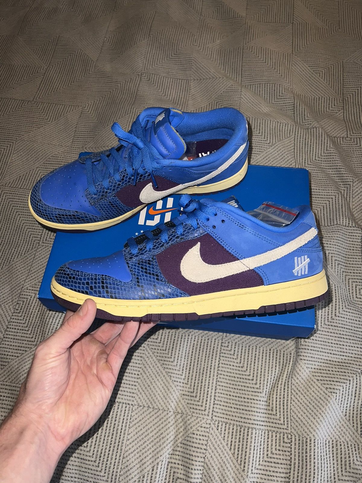 Nike SB Undefeated 5 on It Dunks Size US 11 / EU 44 - 2 Thumbnail