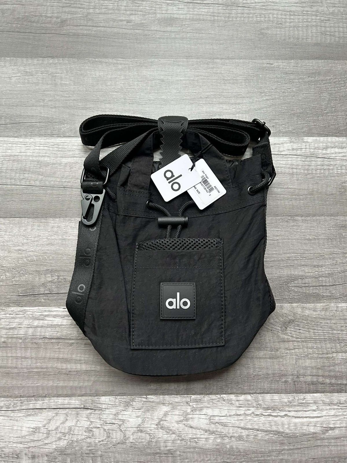 Alo Alo Yoga Crossbody Bucket Bag Black New With Tags Size ONE SIZE - 1 Thumbnail