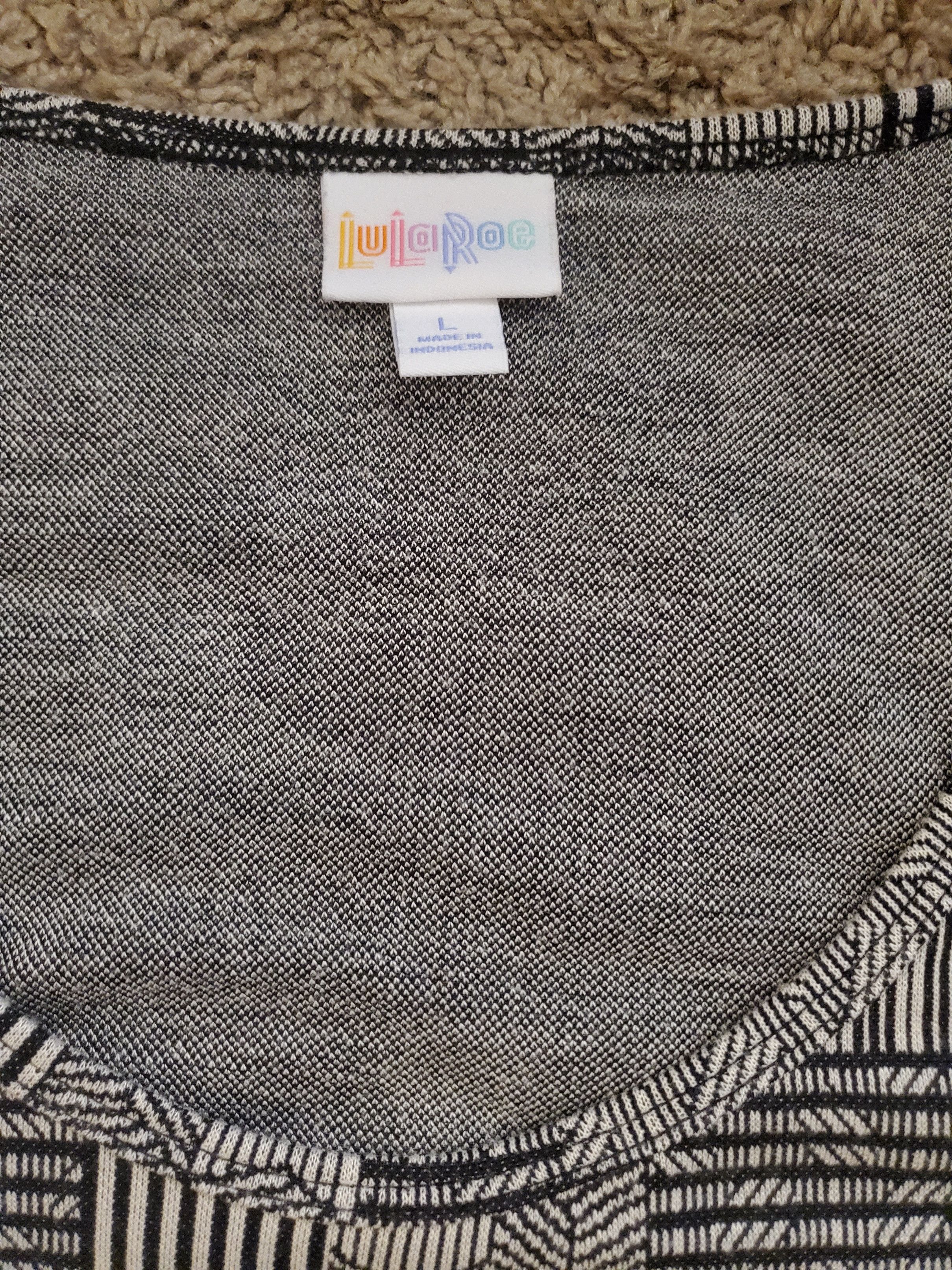 Other LulaRoe Geometric Abstract Artsy 3D Shapes Top (size L) Size L / US 10 / IT 46 - 3 Thumbnail