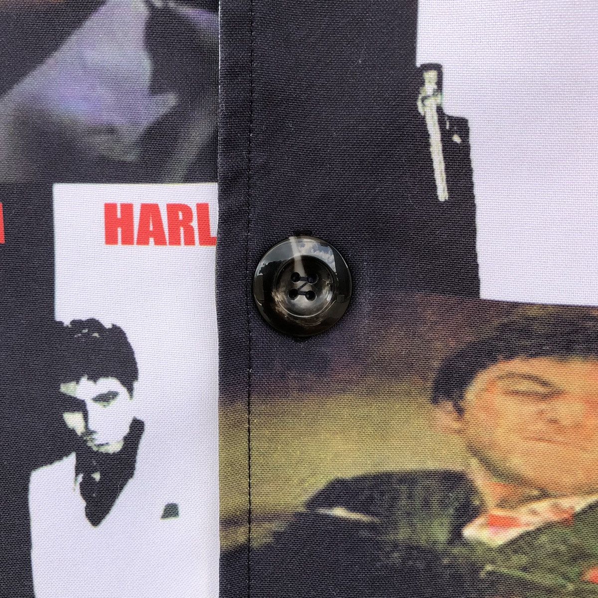 Vintage Vintage Scarface All Over Print With Gun Button Shirt Size US L / EU 52-54 / 3 - 9 Thumbnail