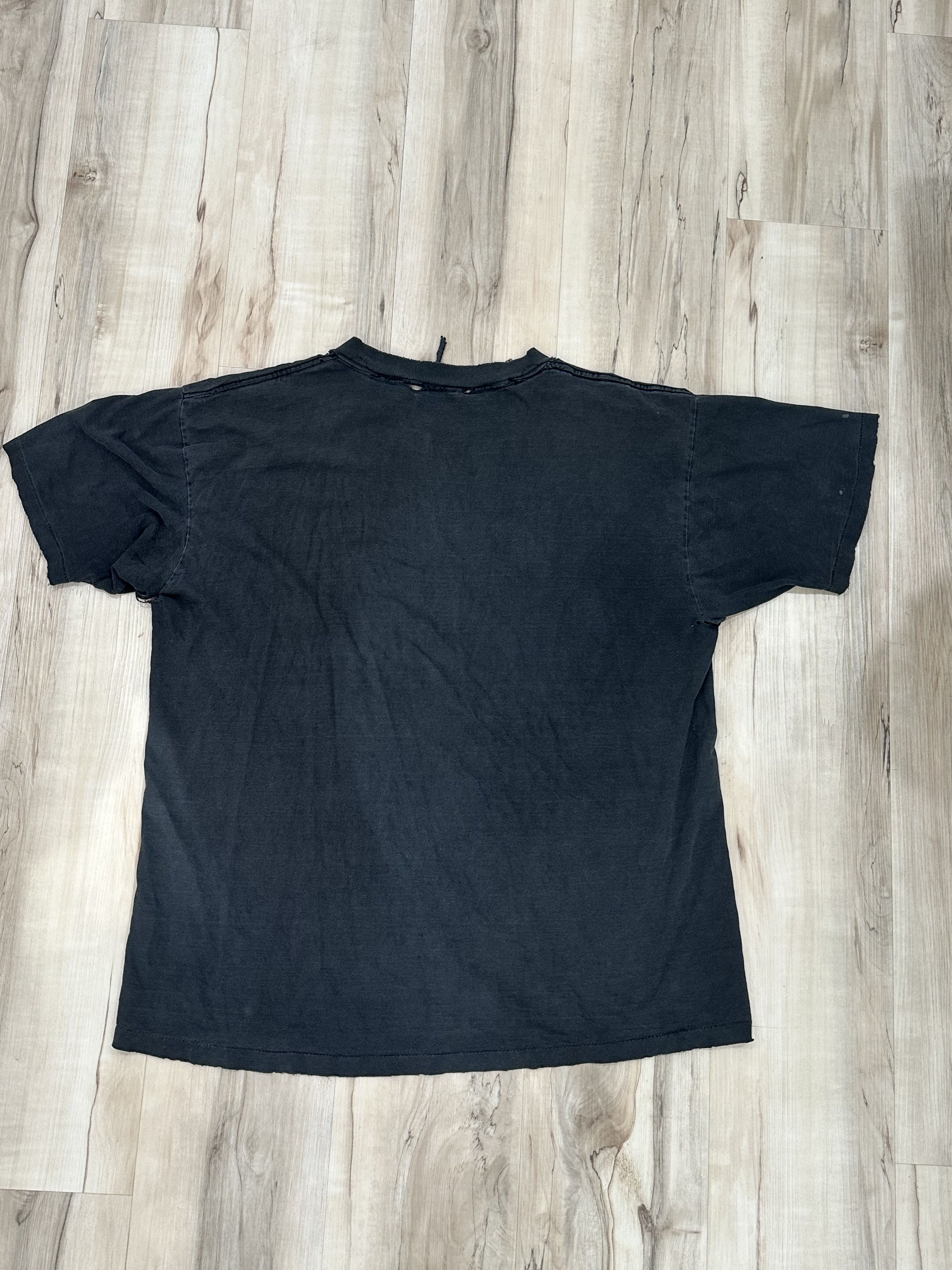 Vintage Vintage Distressed Black T-Shirt x "History of Moovies" Size US L / EU 52-54 / 3 - 4 Thumbnail