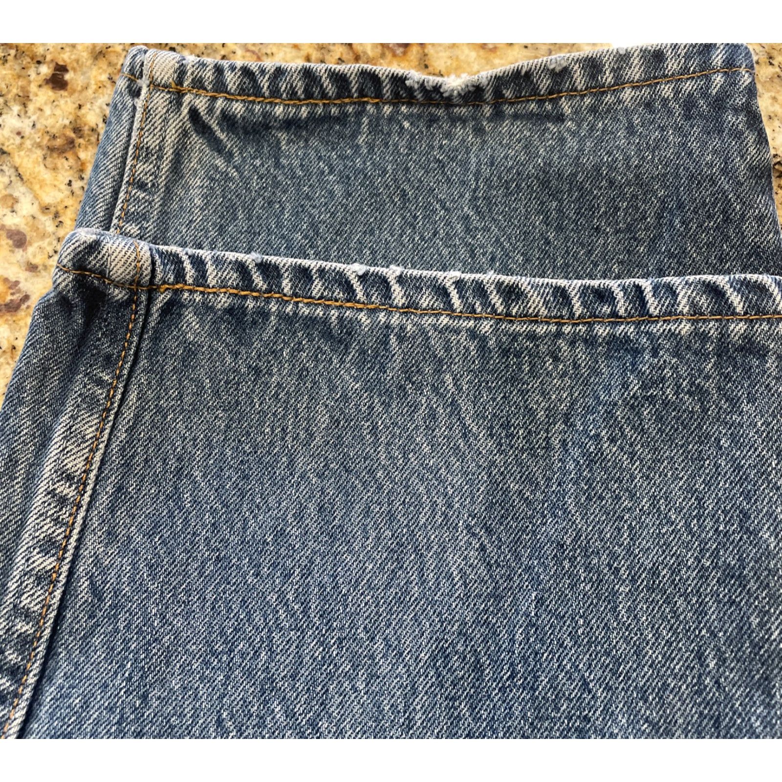 Levi's VINTAGE Levi's 501XX Jeans Mens Denim Button Fly 34x32 Mid Blue Wash 1980s USA Size US 38 / EU 54 - 6 Thumbnail