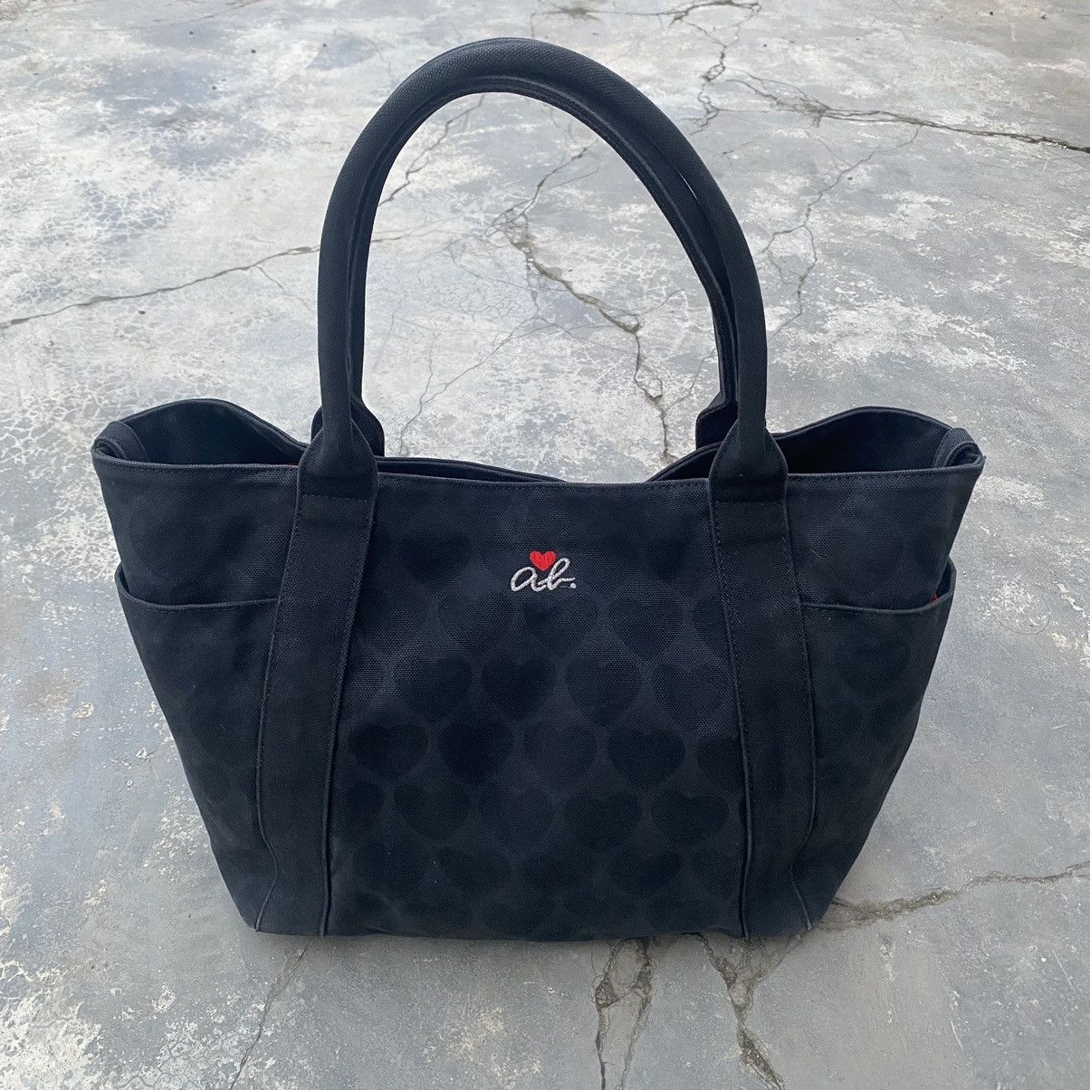 agnes b. 🖤🖤1990s AGNES B Heart Bag🖤🖤 Size ONE SIZE - 2 Thumbnail