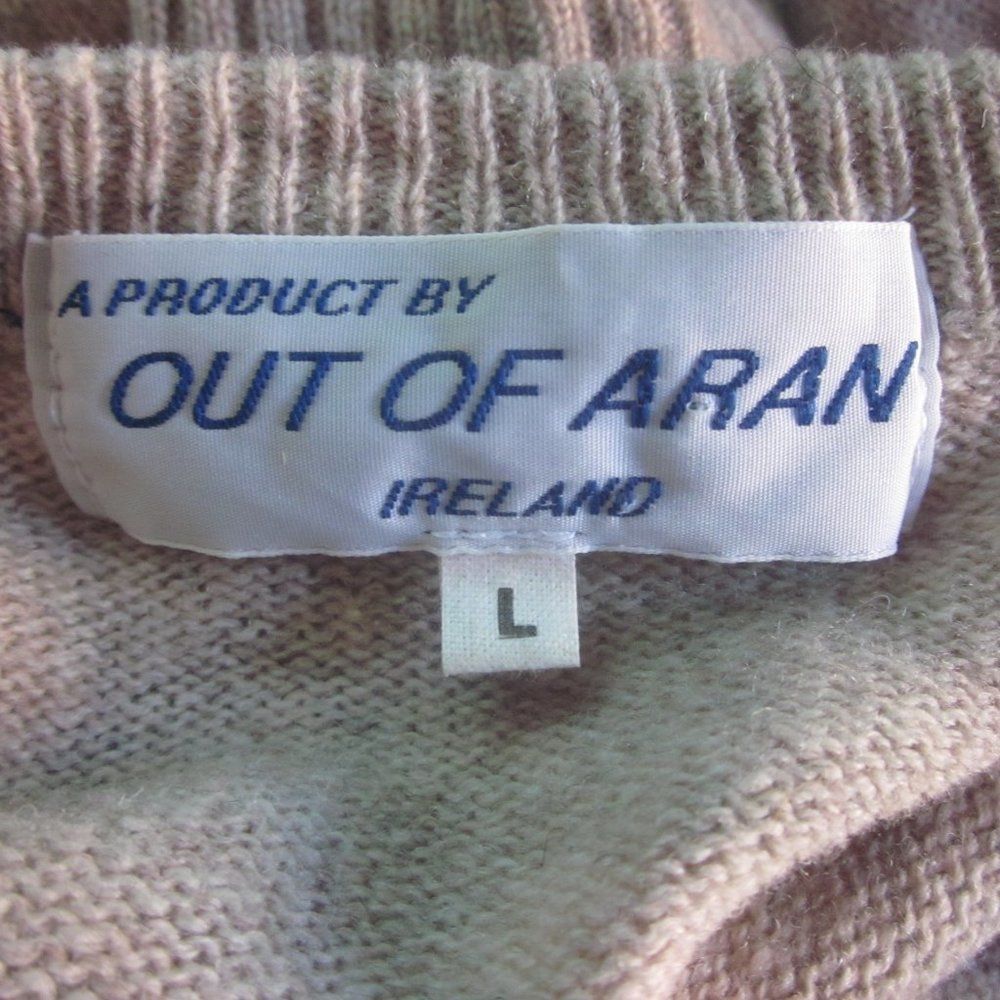 Aran Crafts Wool V-Neck Sweater Mens Size L Lambswool Size US L / EU 52-54 / 3 - 3 Thumbnail