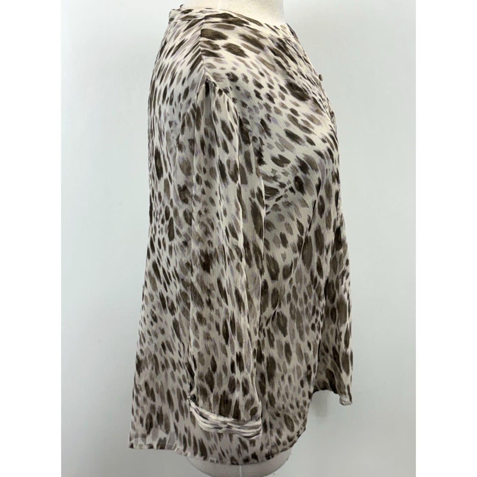 Vintage Chicos Blouse Shirt Womens Large Beige Animal Print Peasant Sheer Pleated Chiffon Polyester Button U.S. Size Large Size L / US 10 / IT 46 - 4 Thumbnail
